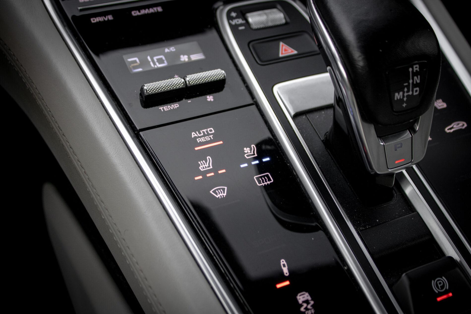 2016 Porsche Panamera 4S Diesel, černá, 257 613 km