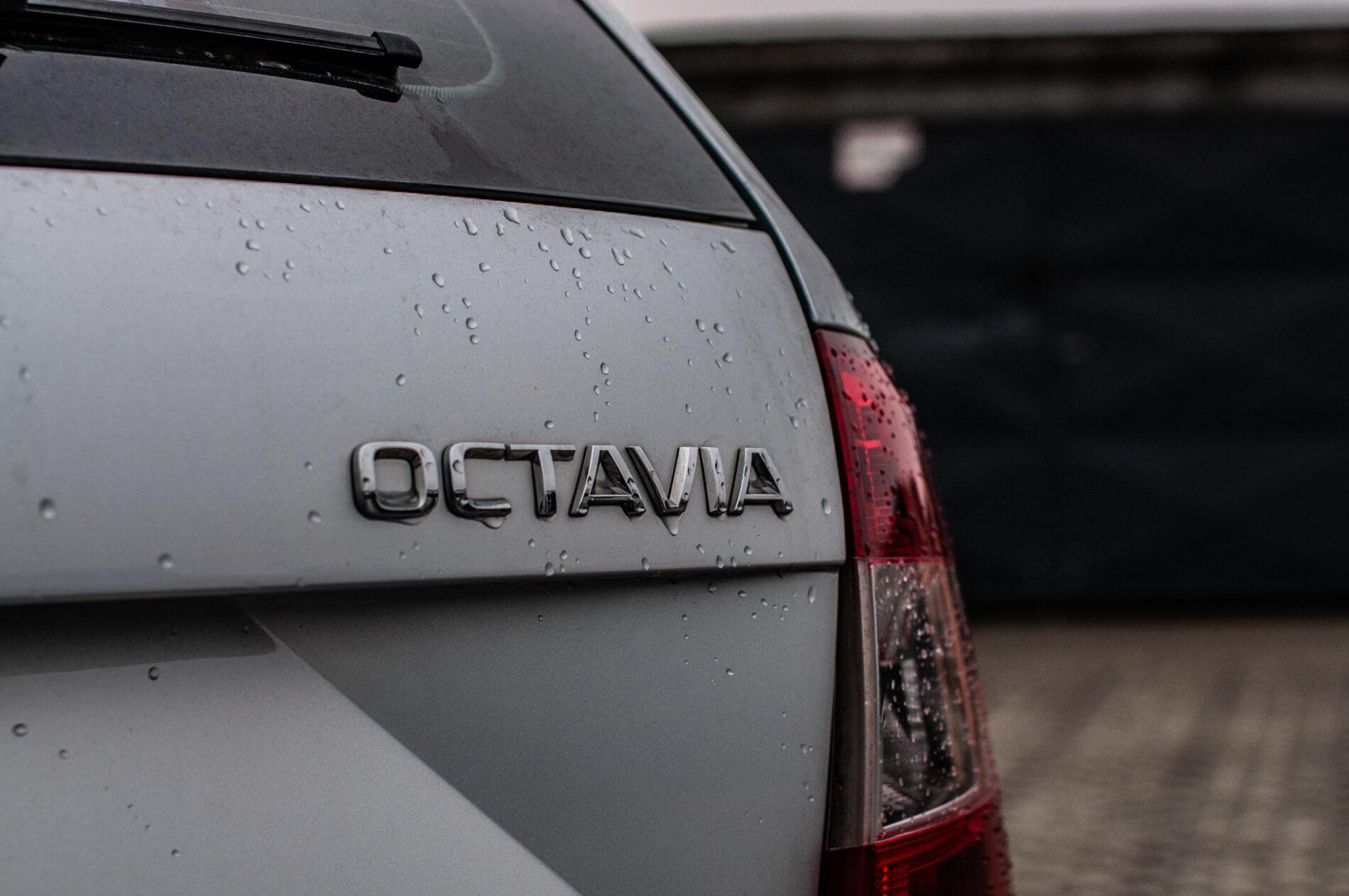 2015 Skoda Octavia RS, stříbrná kombi, 240 701 km