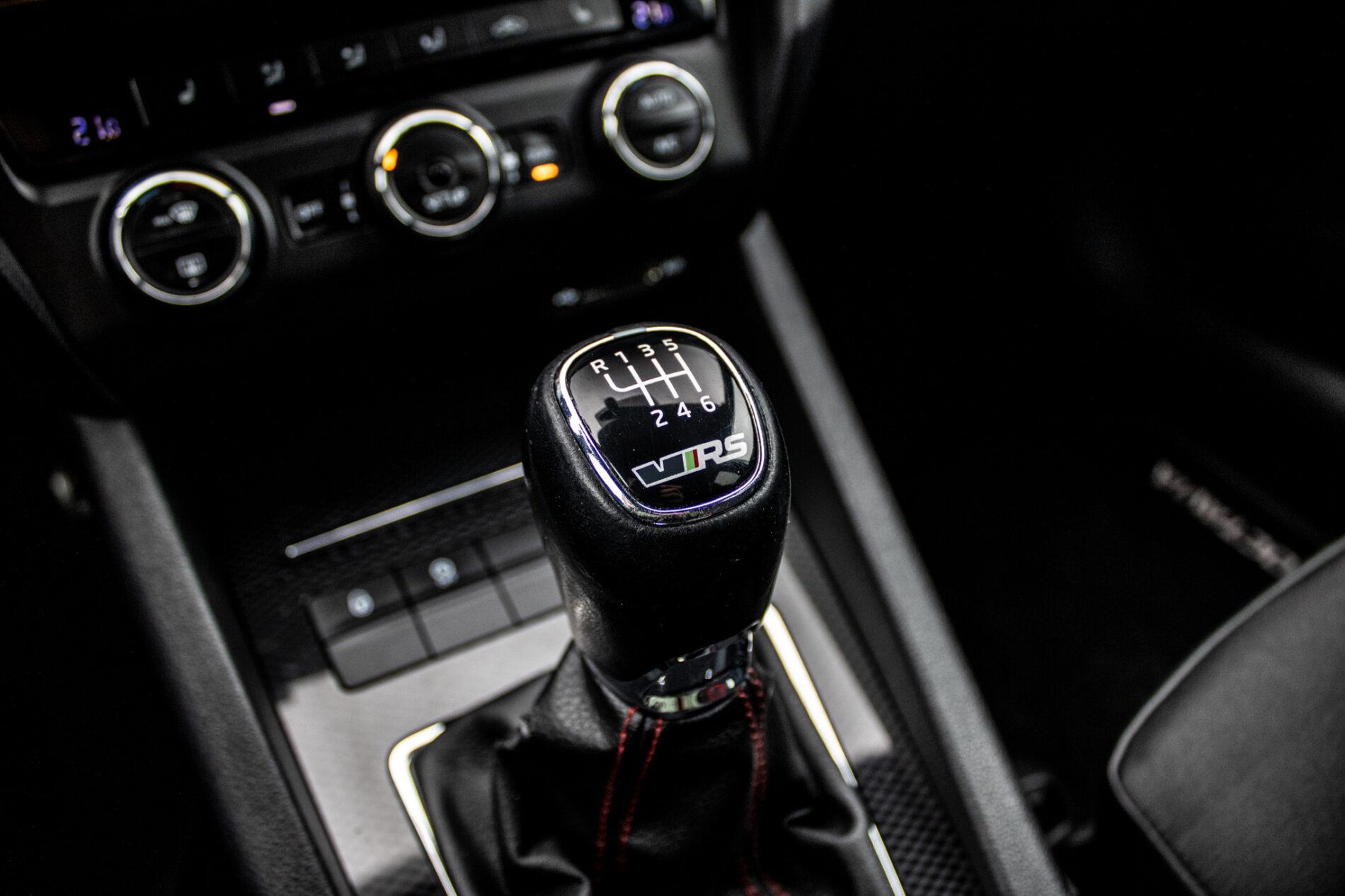 2015 Skoda Octavia RS, stříbrná kombi, 240 701 km
