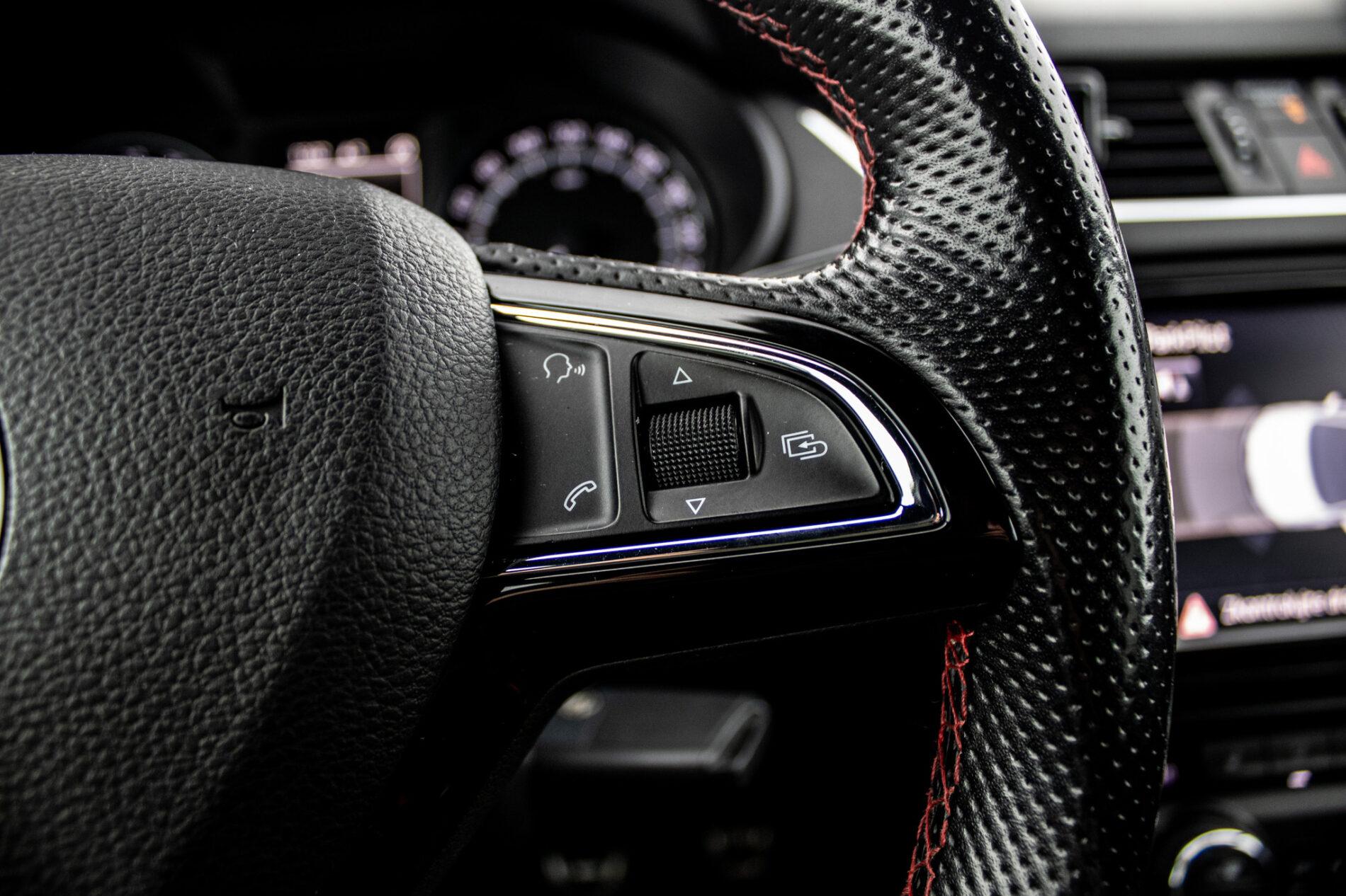 2015 Skoda Octavia RS, stříbrná kombi, 240 701 km