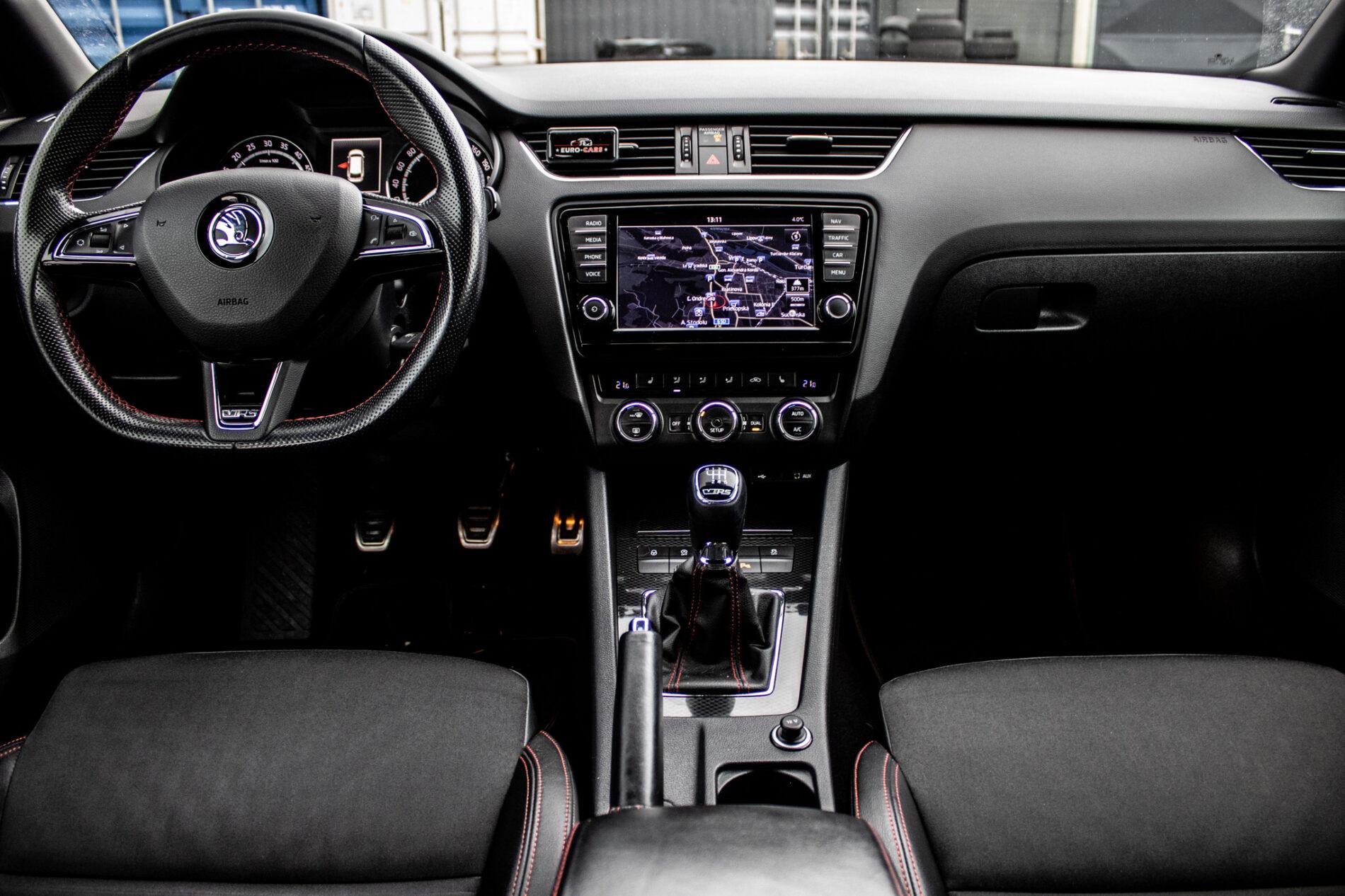 2015 Skoda Octavia RS, stříbrná kombi, 240 701 km