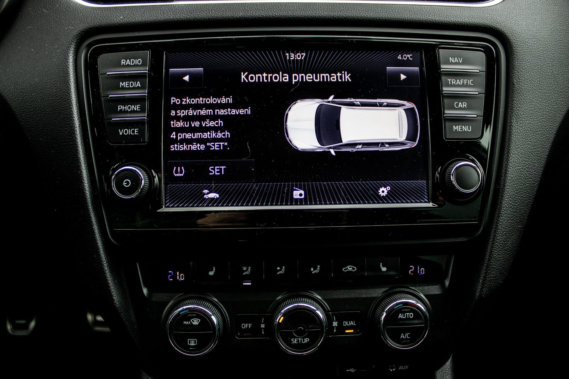 2015 Skoda Octavia RS, stříbrná kombi, 240 701 km