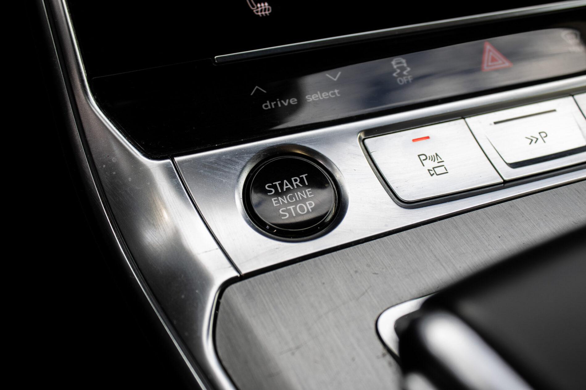 2020 AUDI A6, šedá kombi, 112 831 km