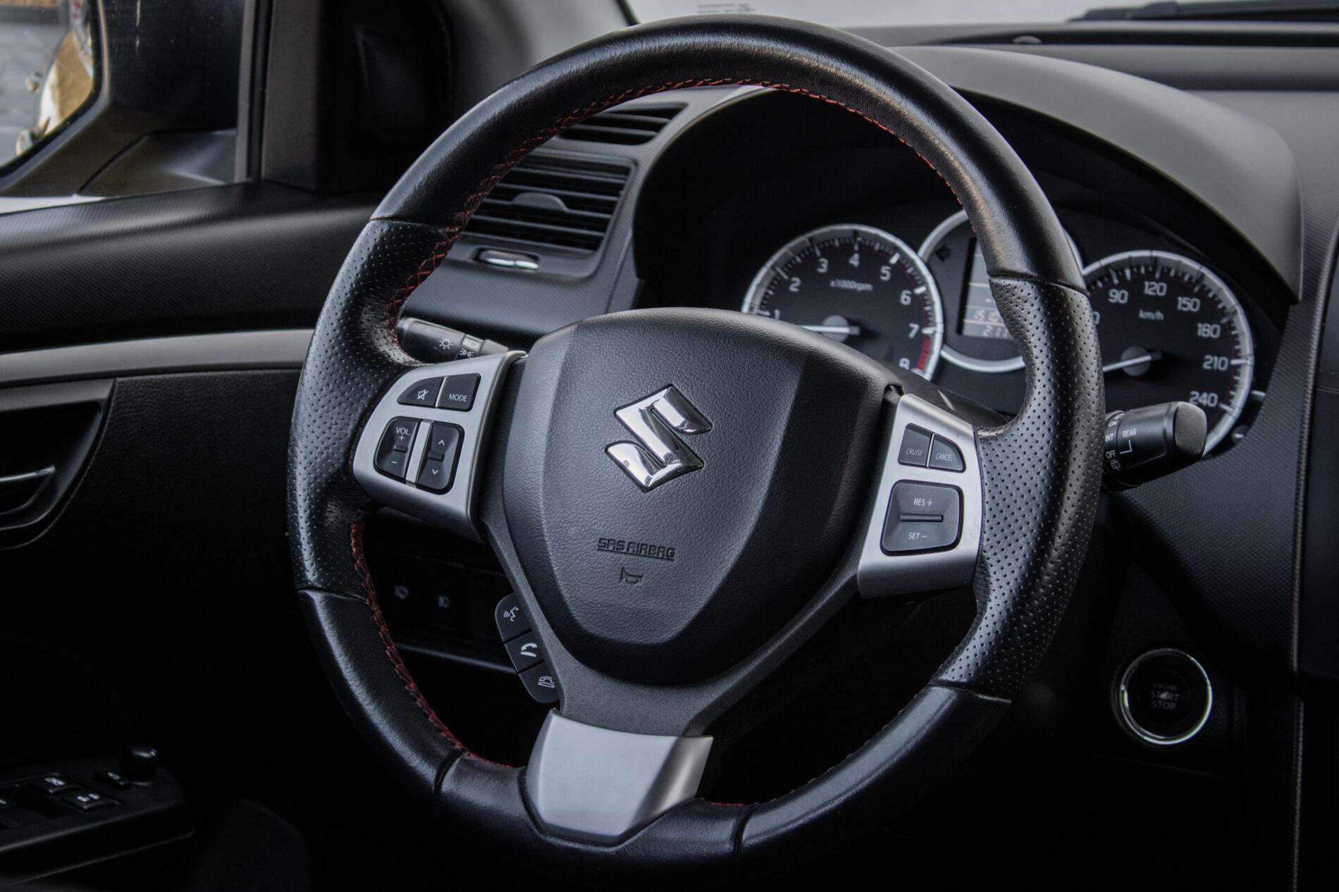 2015 Suzuki Swift Sport, žlutá hatchback, 151 044 km