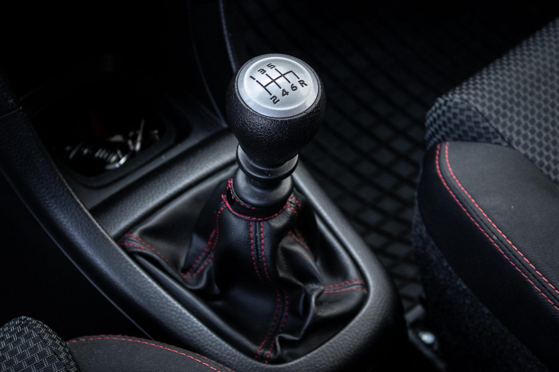 2015 Suzuki Swift Sport, žlutá hatchback, 151 044 km