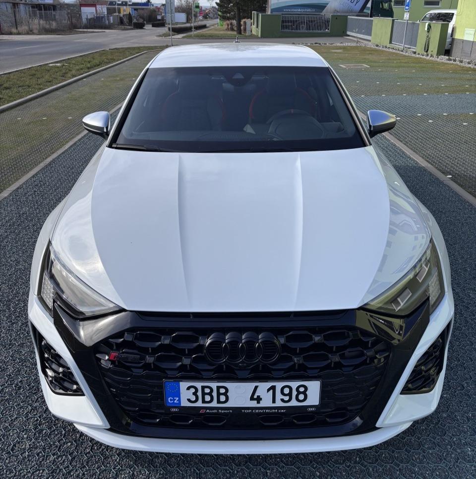 2023 AUDI RS3, bílá hatchback, 56 000 km
