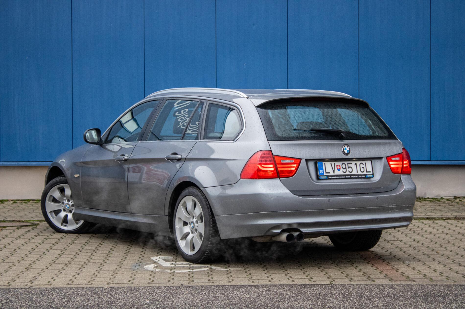 2011 BMW 325i, šedá kombi, 293 972 km