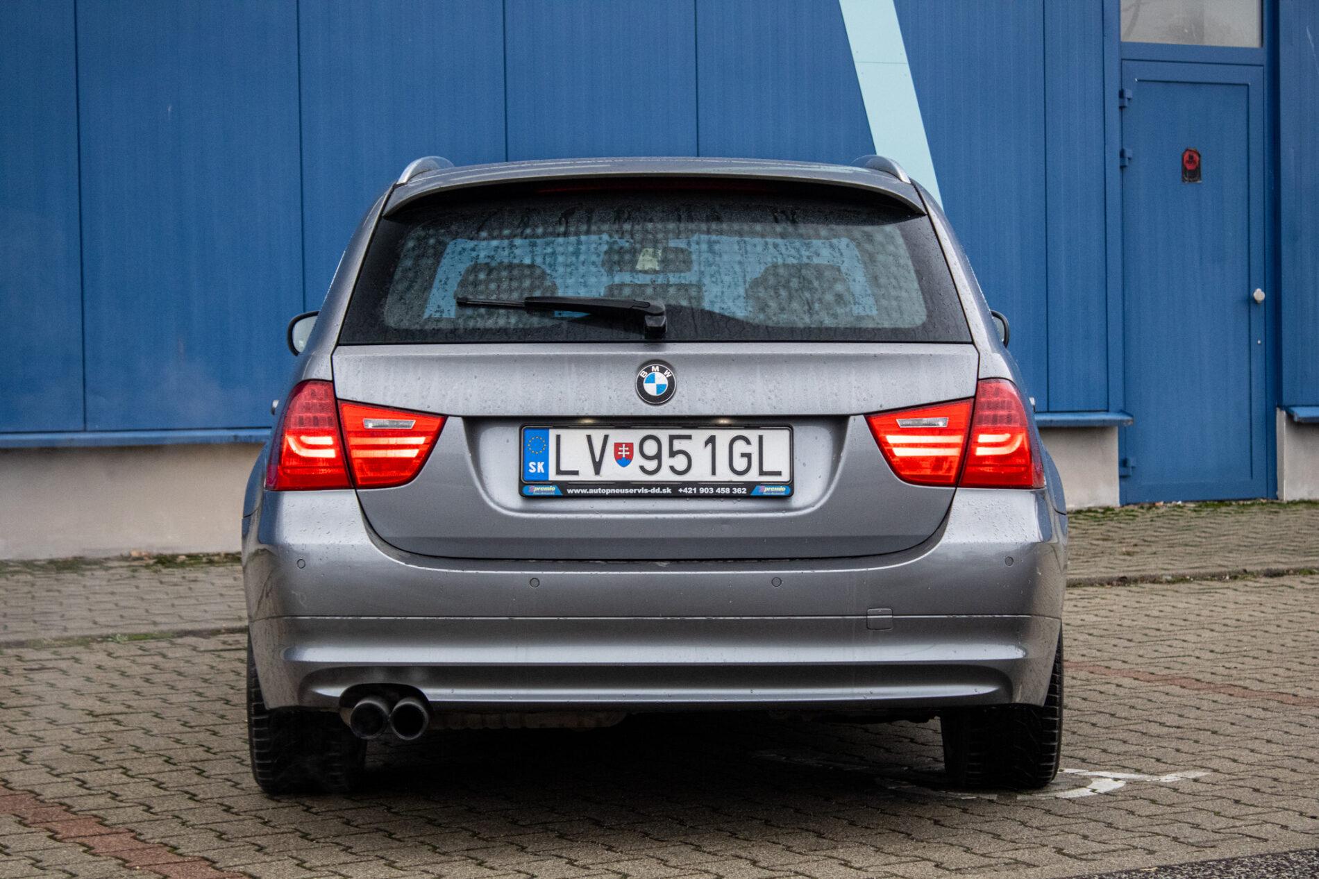 2011 BMW 325i, šedá kombi, 293 972 km