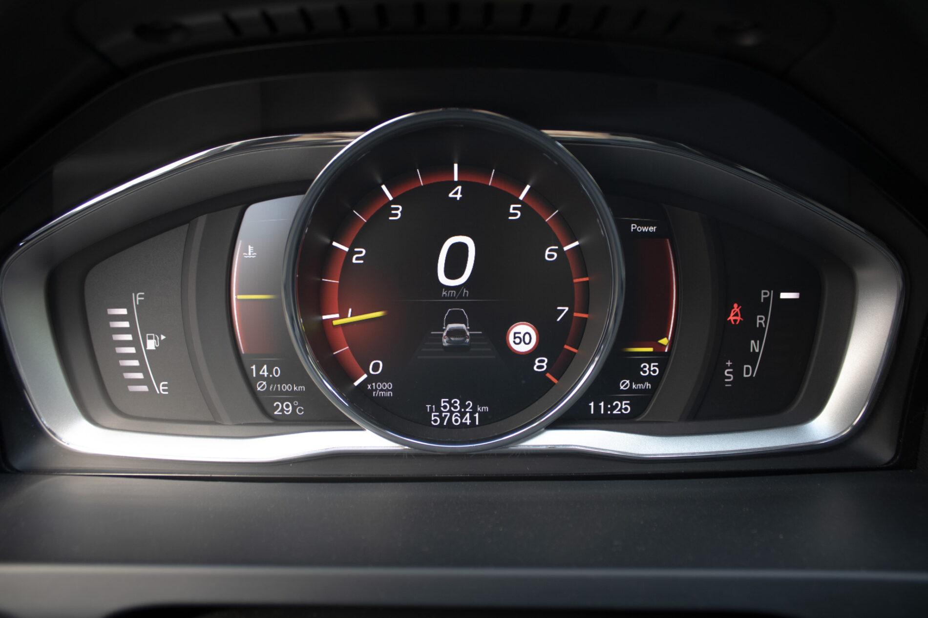 2017 Volvo V60 Polestar, modrá kombi, 57 641 km