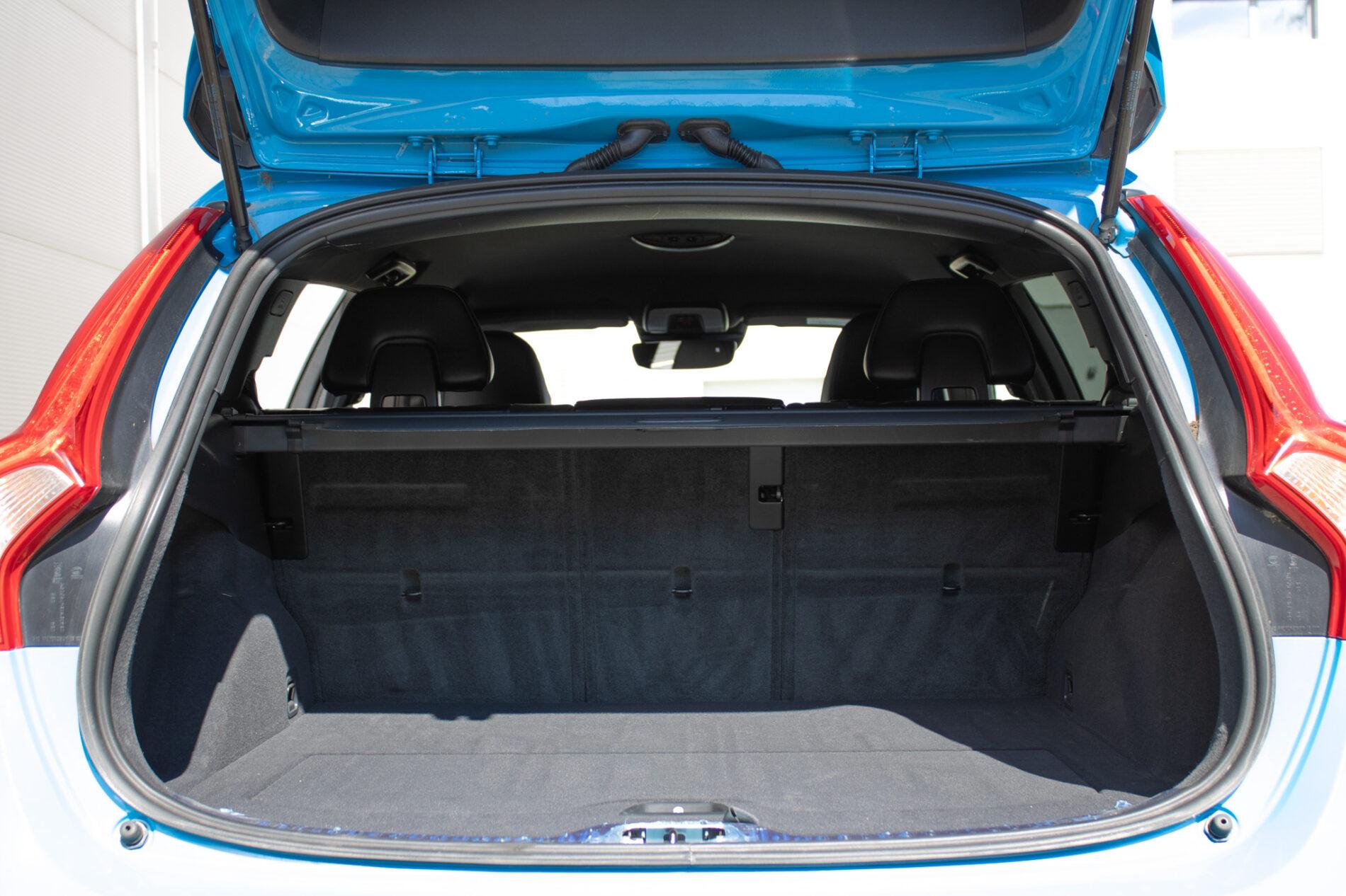 2017 Volvo V60 Polestar, modrá kombi, 57 641 km