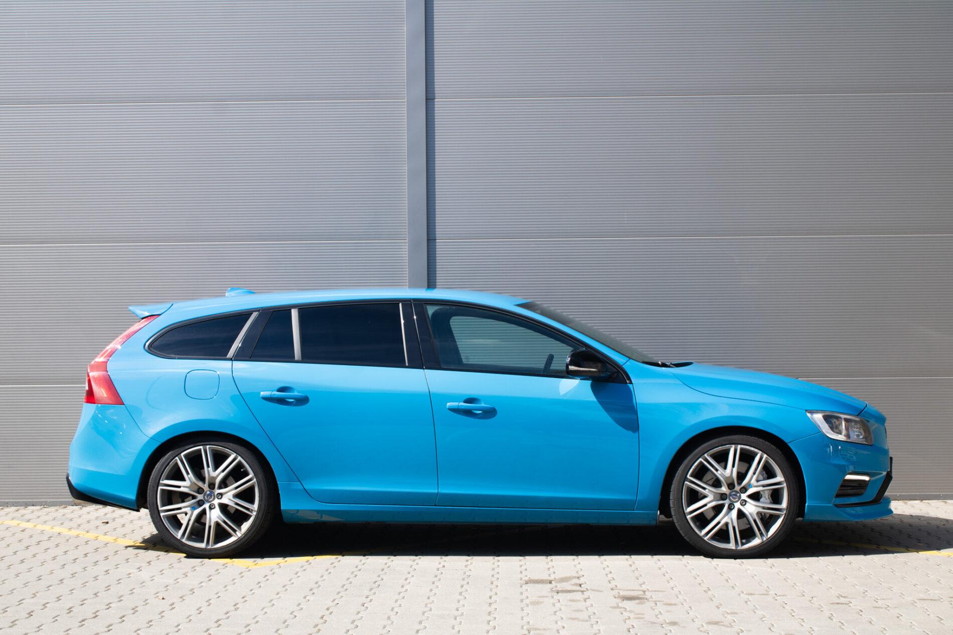 2017 Volvo V60 Polestar, modrá kombi, 57 641 km