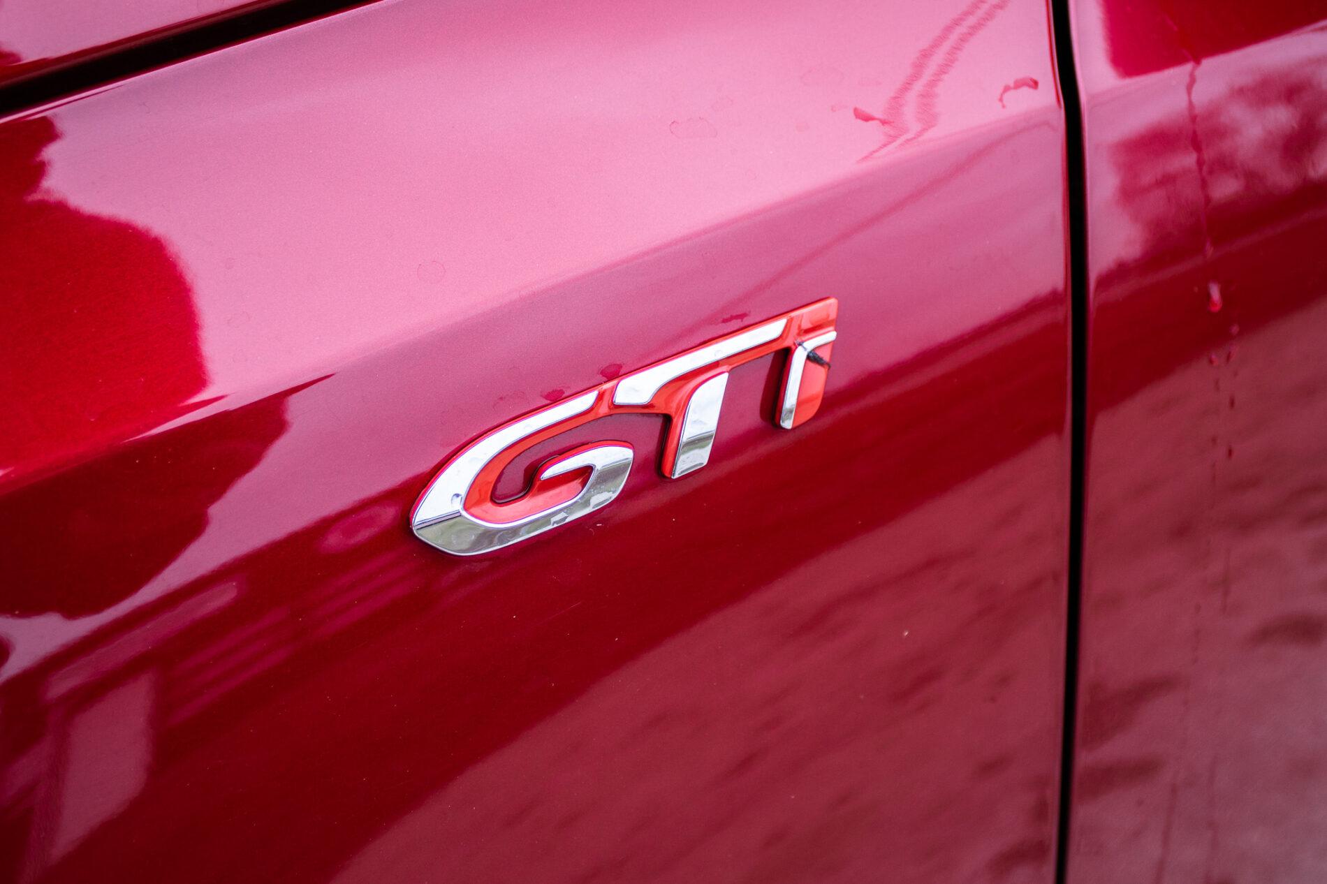 2016 Peugeot 308 GTi, červená hatchback, 30 692 km