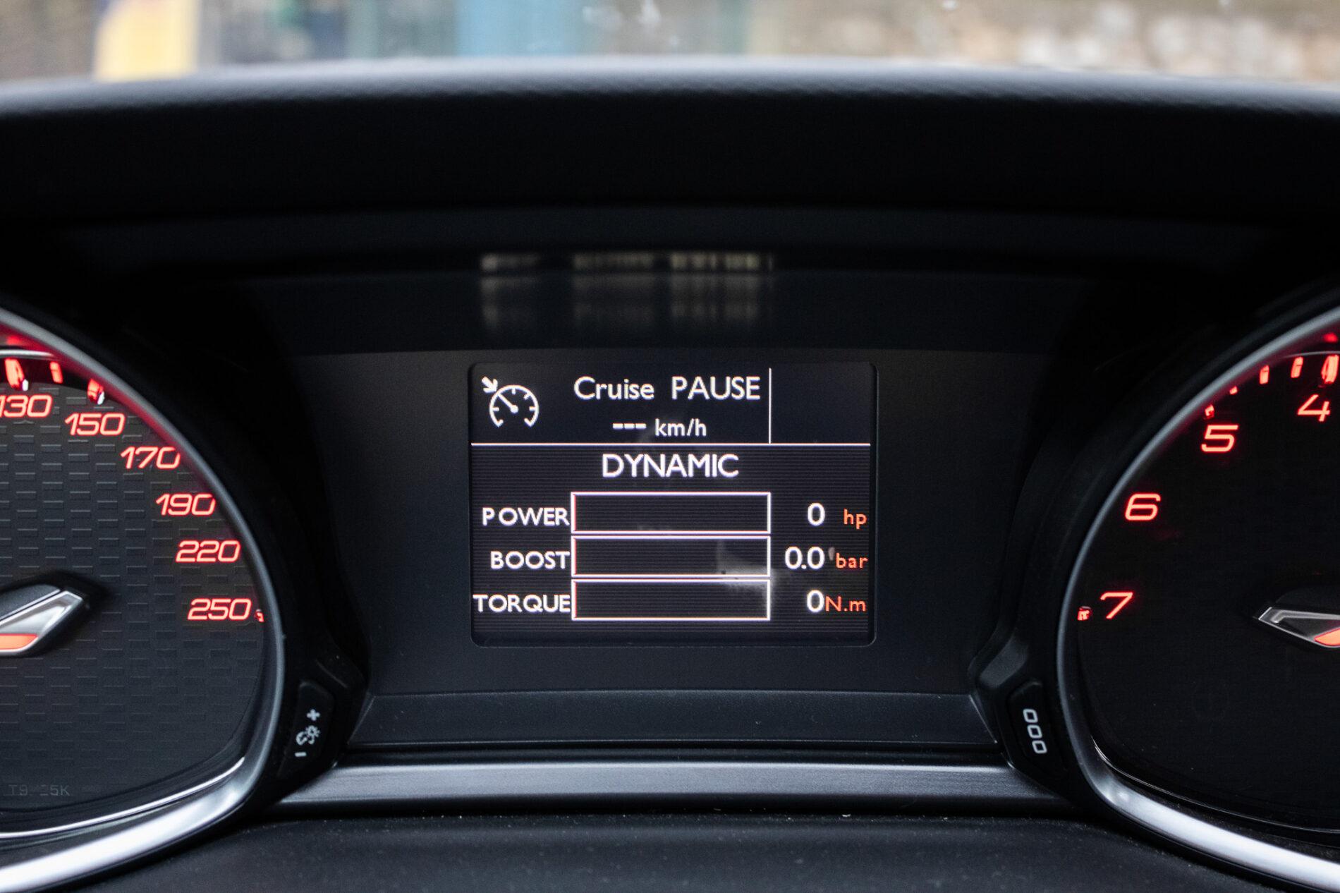 2016 Peugeot 308 GTi, červená hatchback, 30 692 km