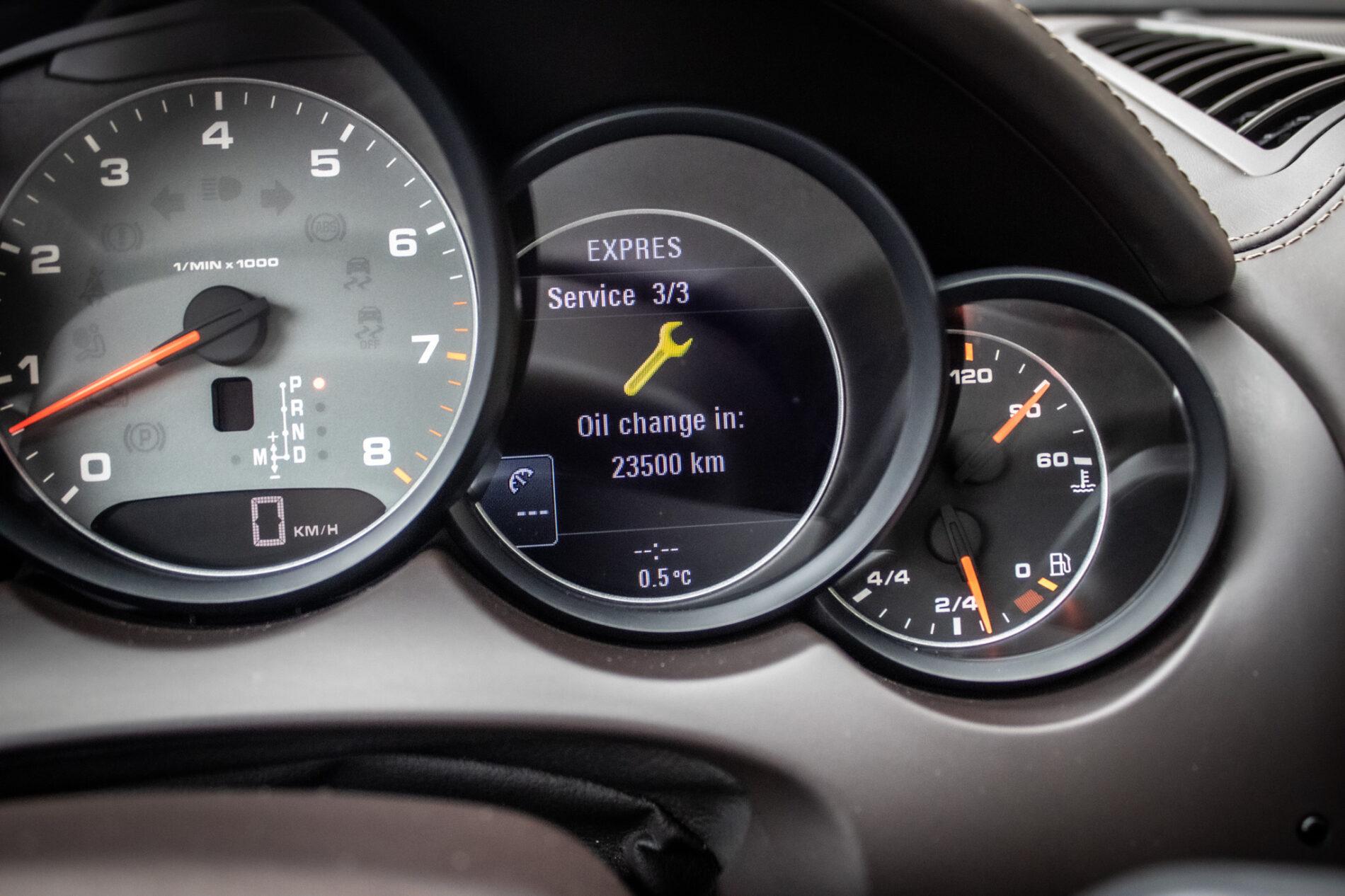 2011 Porsche Cayenne S, bílá suv, 295 368 km