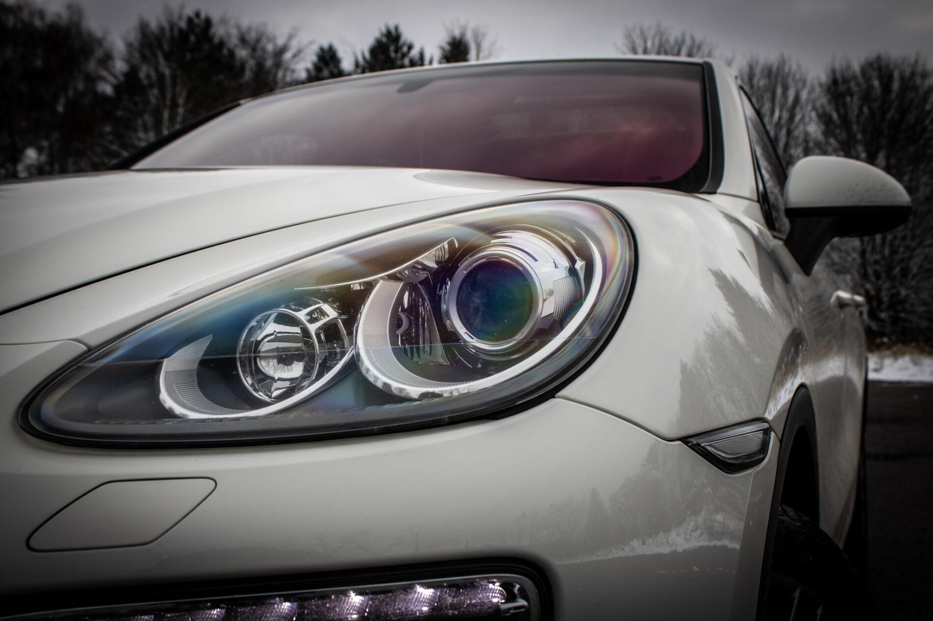 2011 Porsche Cayenne S, bílá suv, 295 368 km