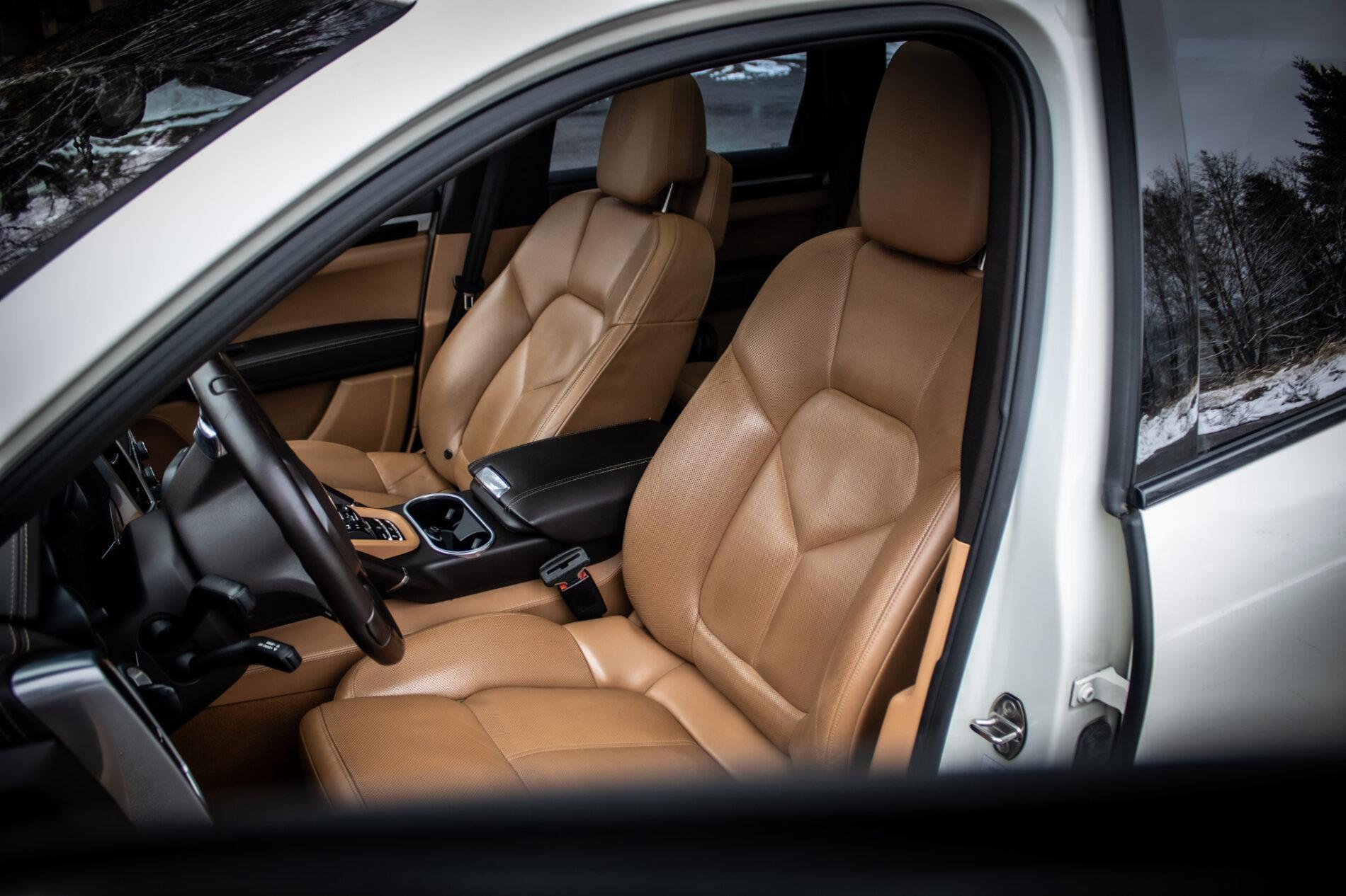 2011 Porsche Cayenne S, bílá suv, 295 368 km