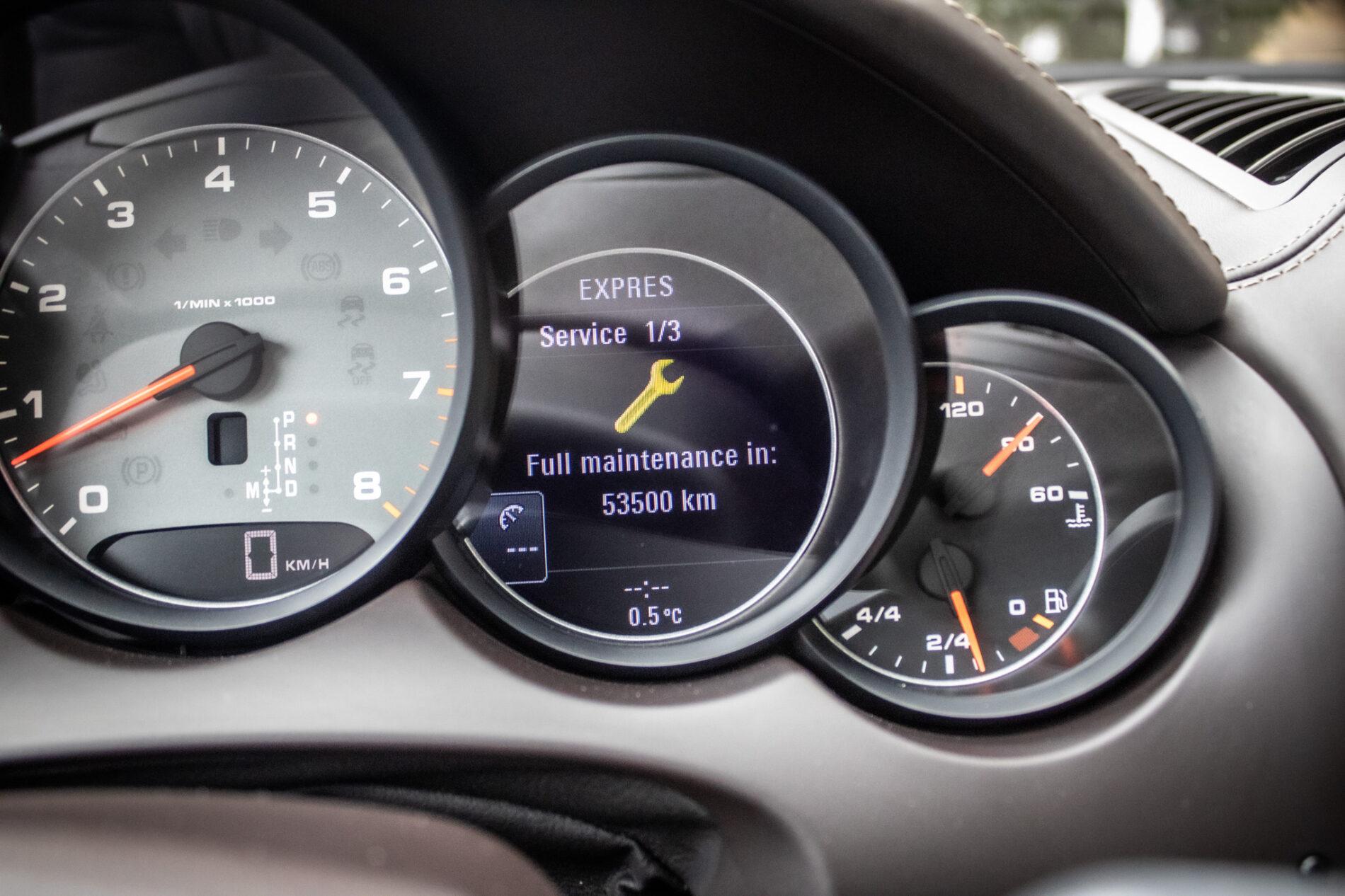 2011 Porsche Cayenne S, bílá suv, 295 368 km