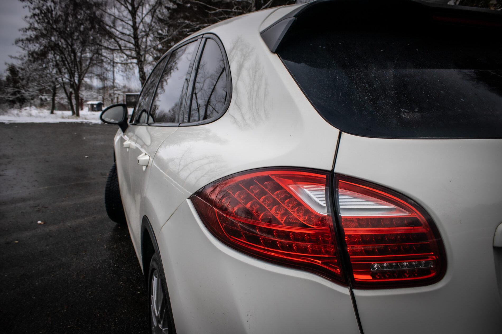 2011 Porsche Cayenne S, bílá suv, 295 368 km