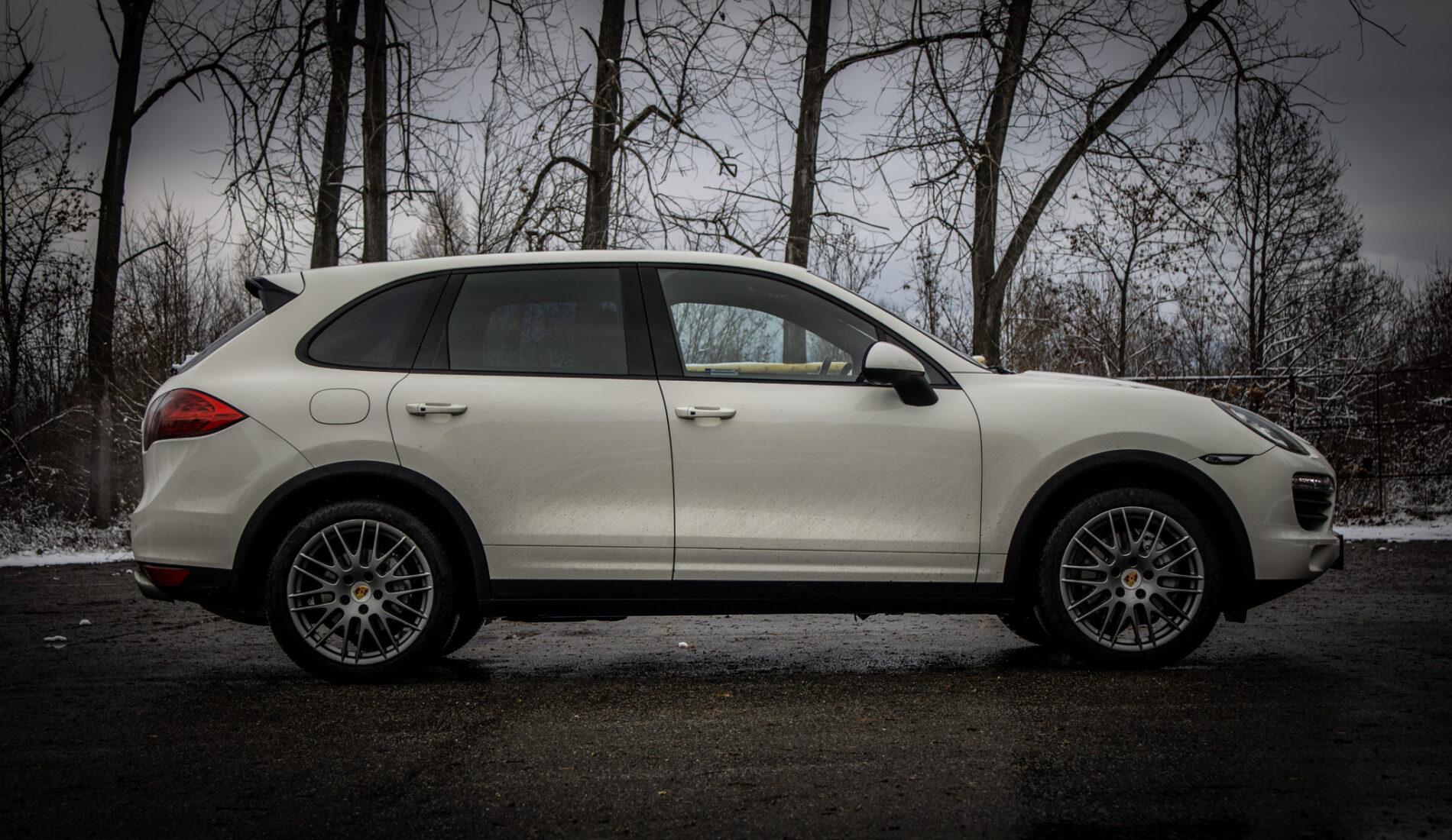 2011 Porsche Cayenne S, bílá suv, 295 368 km