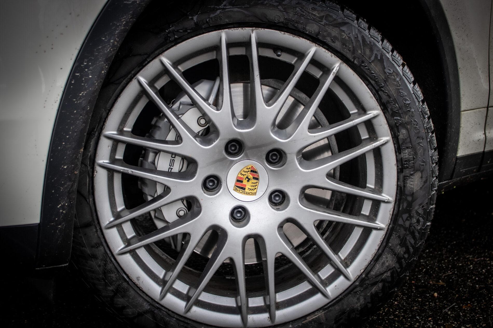 2011 Porsche Cayenne S, bílá suv, 295 368 km