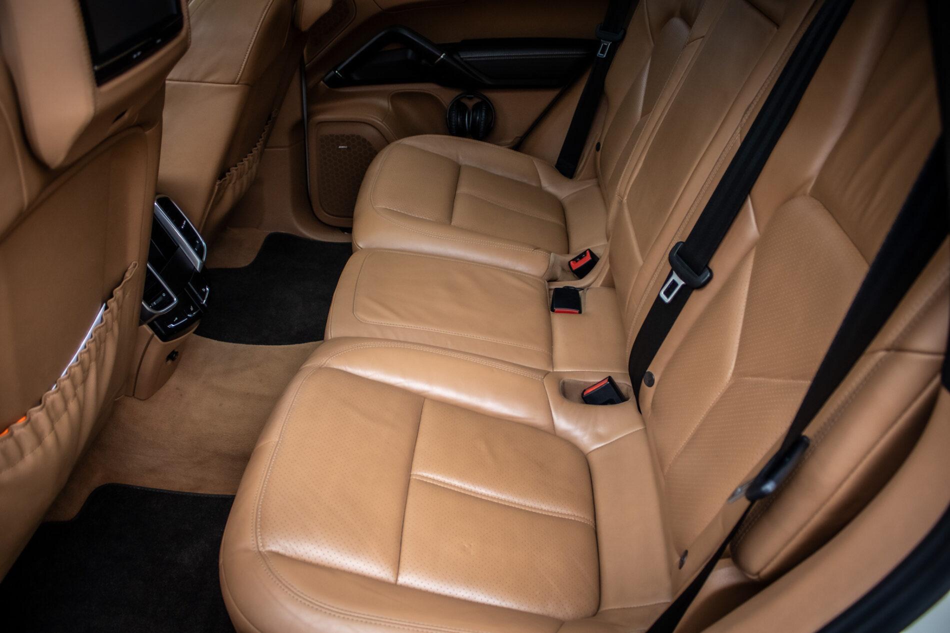 2011 Porsche Cayenne S, bílá suv, 295 368 km