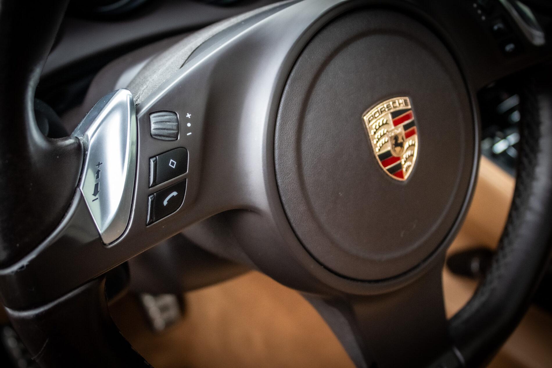 2011 Porsche Cayenne S, bílá suv, 295 368 km