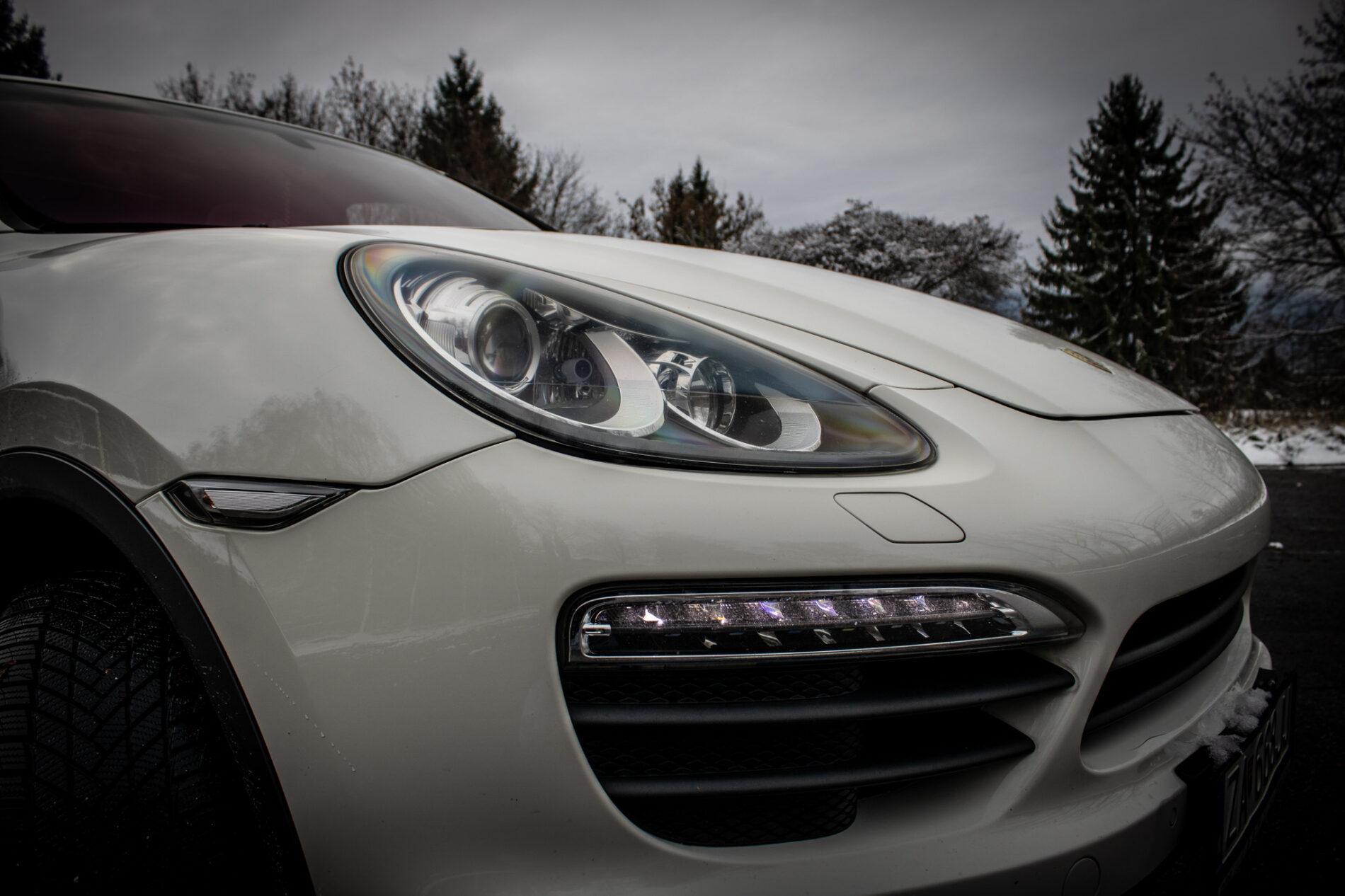 2011 Porsche Cayenne S, bílá suv, 295 368 km