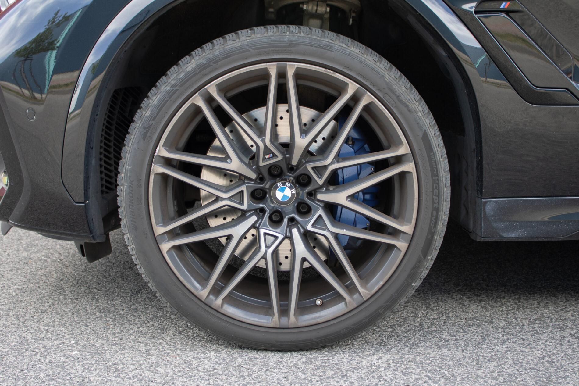 2020 BMW X6 M, černá suv, 108 787 km