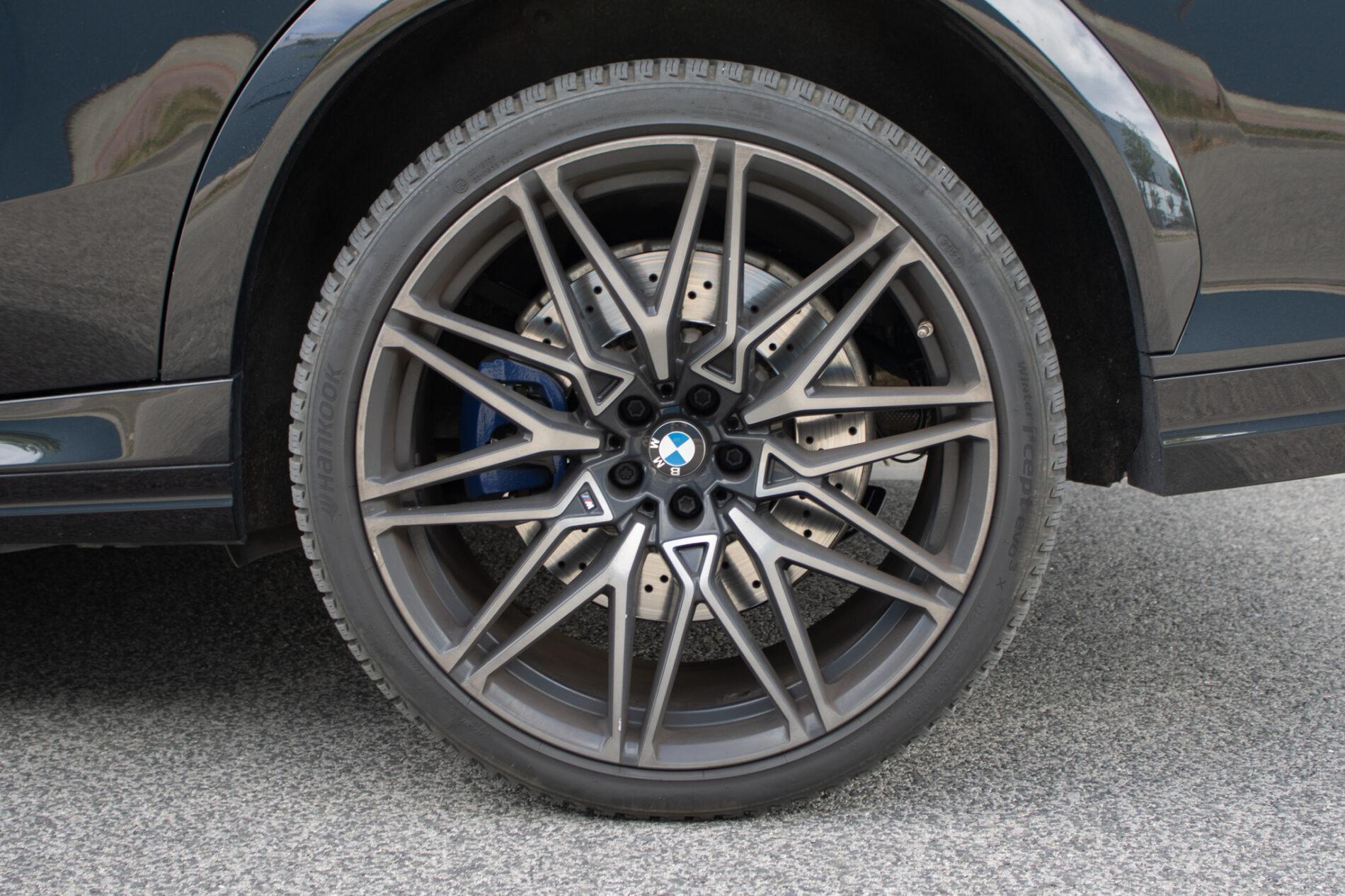 2020 BMW X6 M, černá suv, 108 787 km