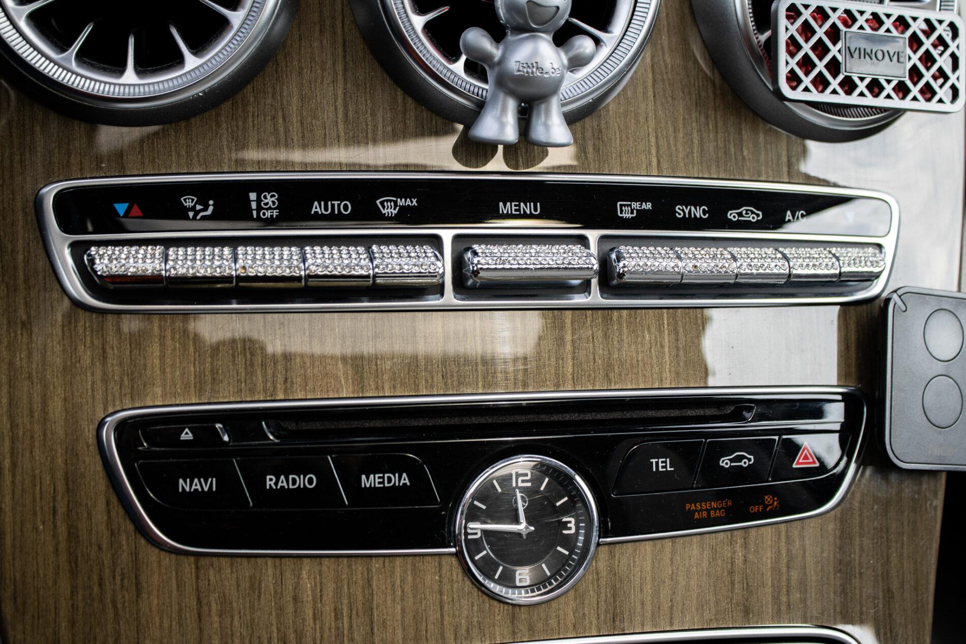 2015 Mercedes-Benz C 400, modrá sedan, 191 643 km