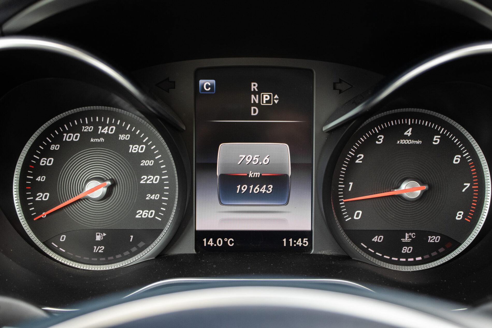 2015 Mercedes-Benz C 400, modrá sedan, 191 643 km