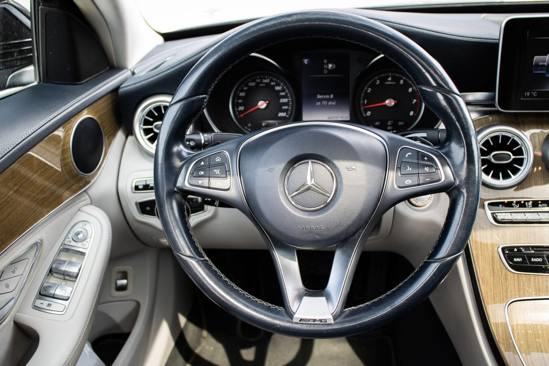 2015 Mercedes-Benz C 400, modrá sedan, 191 643 km