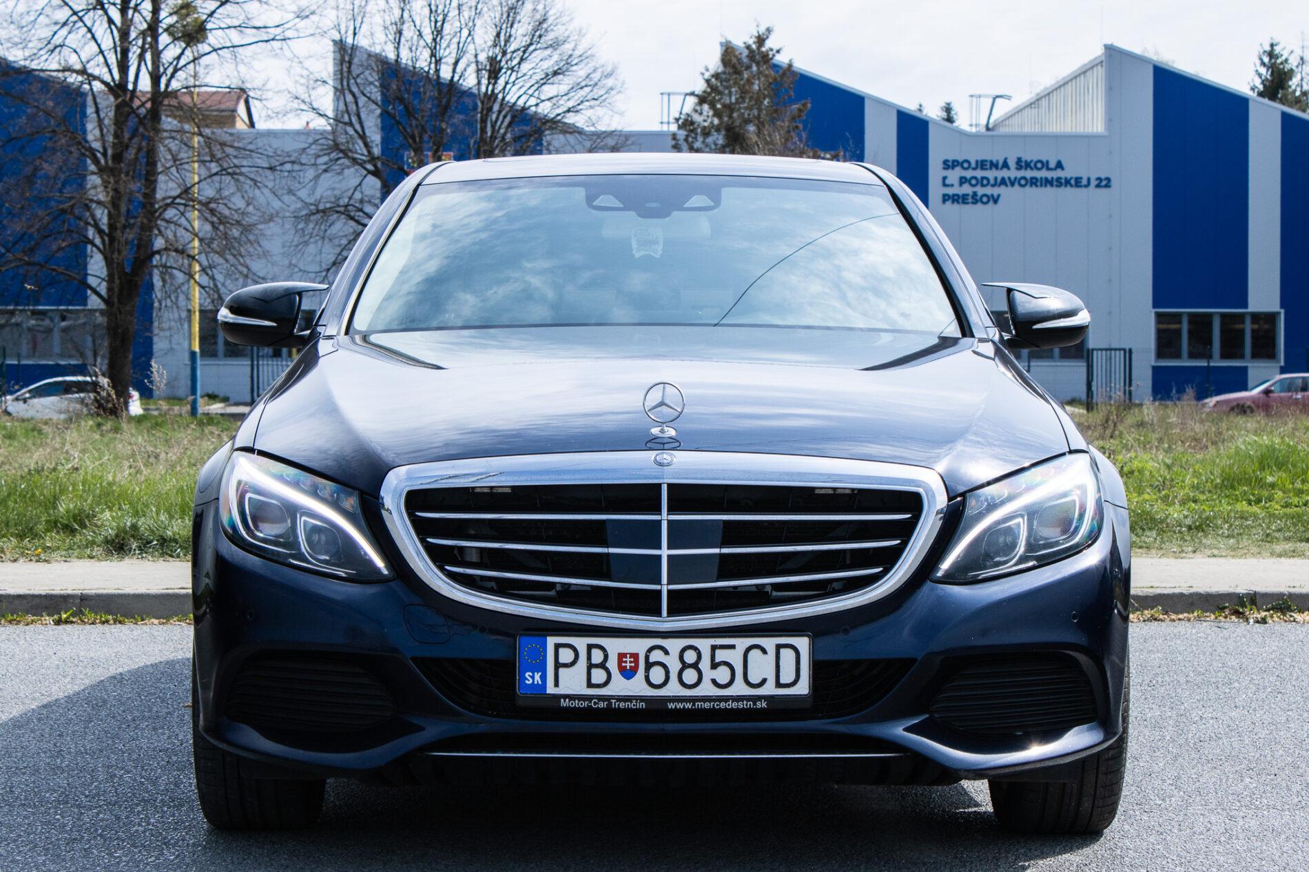 2015 Mercedes-Benz C 400, modrá sedan, 191 643 km