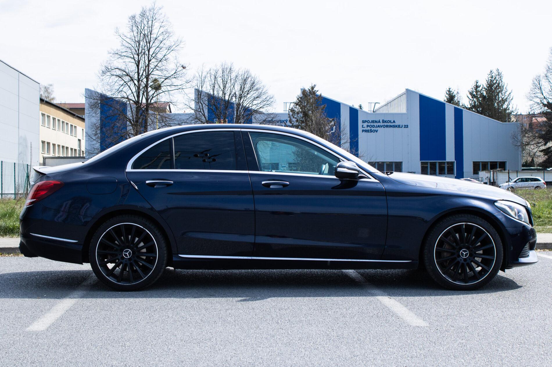 2015 Mercedes-Benz C 400, modrá sedan, 191 643 km