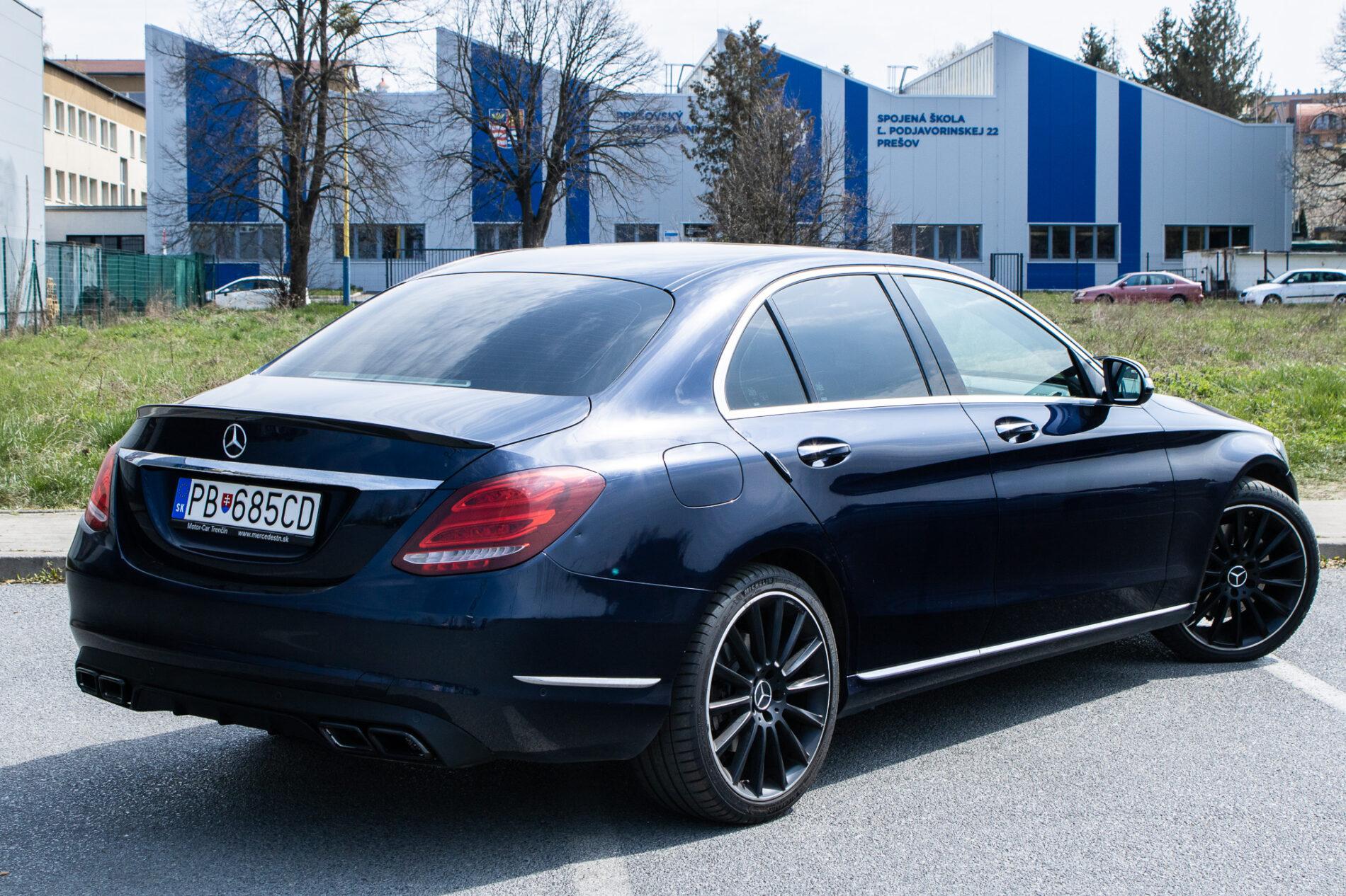 2015 Mercedes-Benz C 400, modrá sedan, 191 643 km