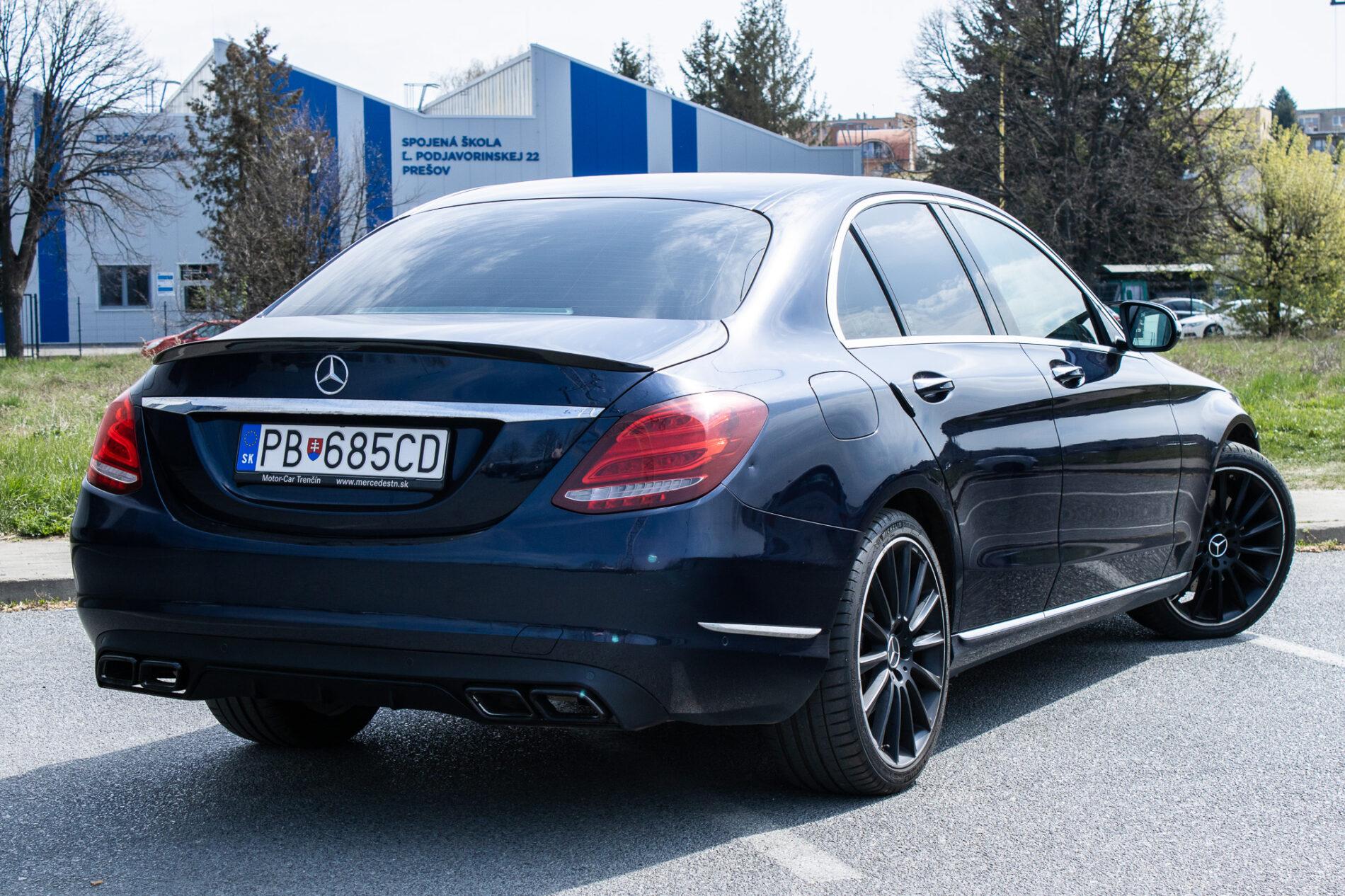 2015 Mercedes-Benz C 400, modrá sedan, 191 643 km