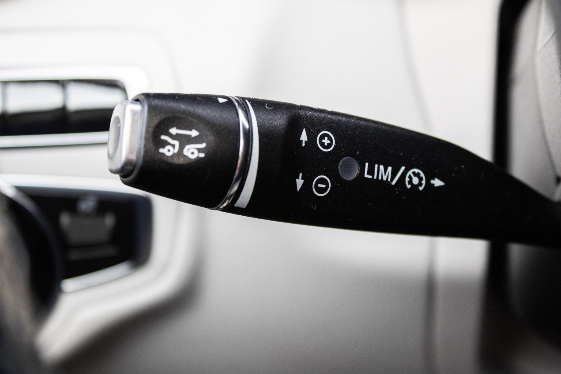 2015 Mercedes-Benz C 400, modrá sedan, 191 643 km