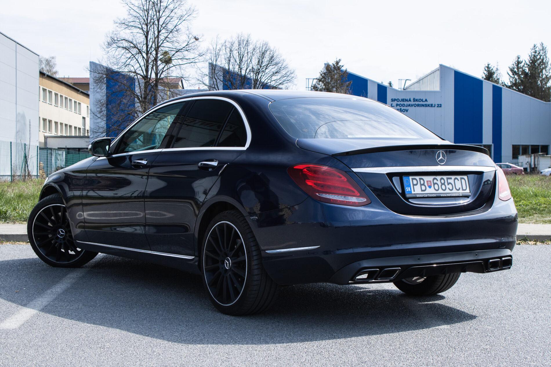 2015 Mercedes-Benz C 400, modrá sedan, 191 643 km