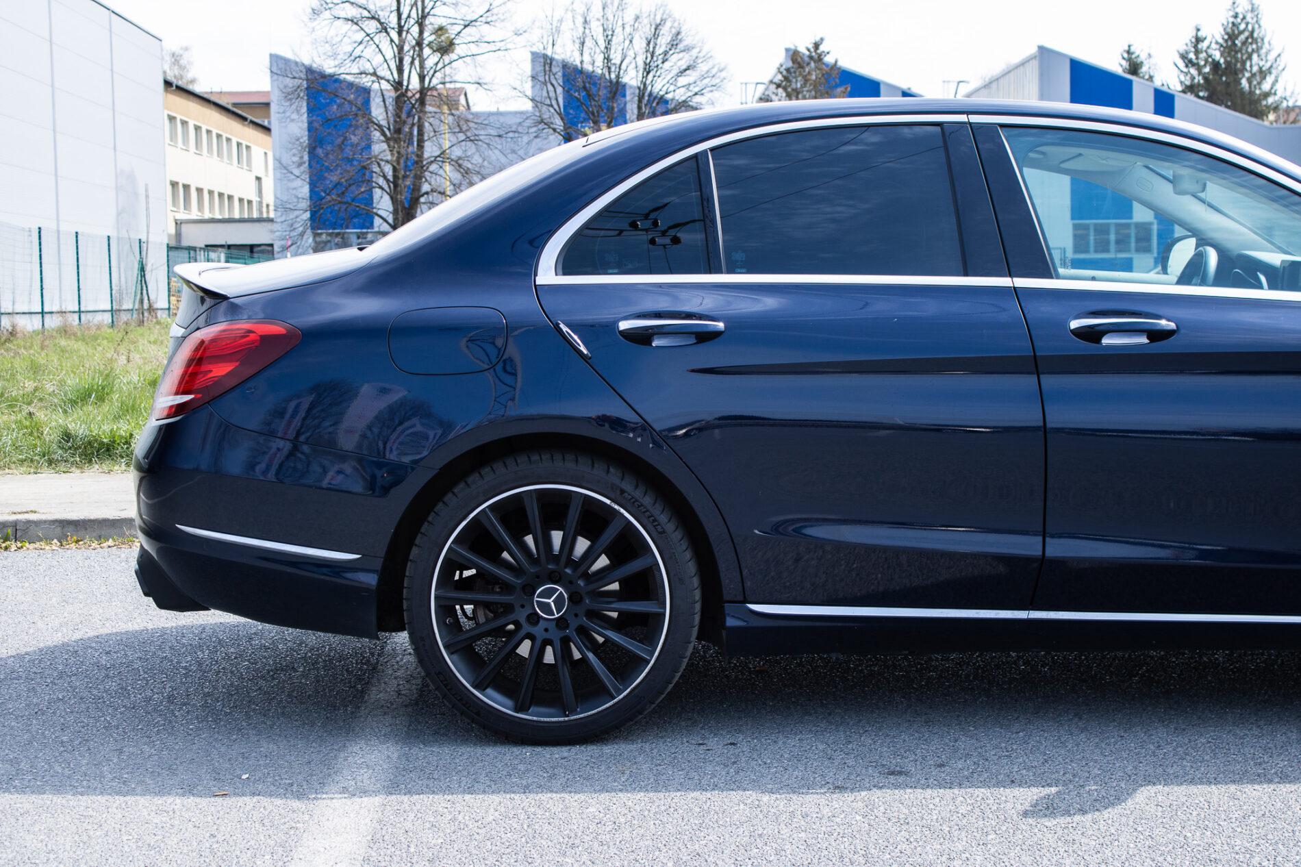 2015 Mercedes-Benz C 400, modrá sedan, 191 643 km