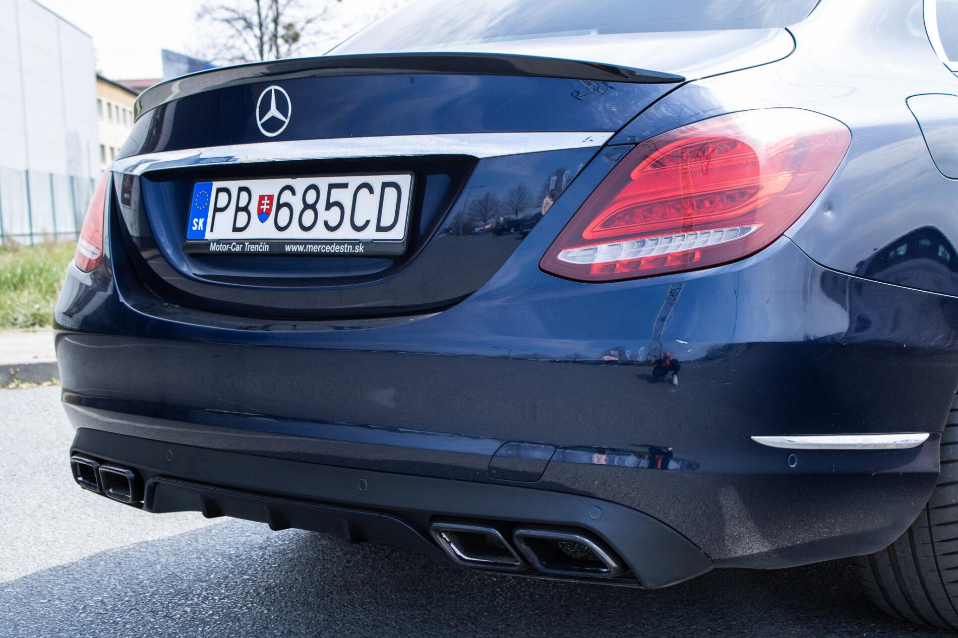 2015 Mercedes-Benz C 400, modrá sedan, 191 643 km