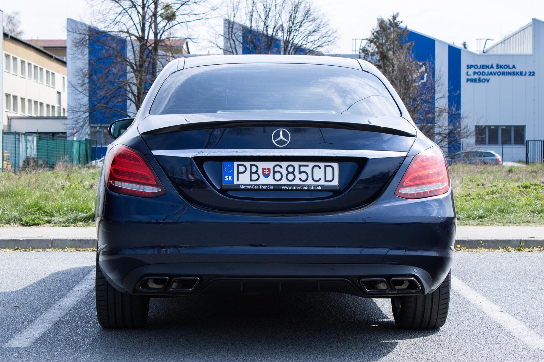 2015 Mercedes-Benz C 400, modrá sedan, 191 643 km
