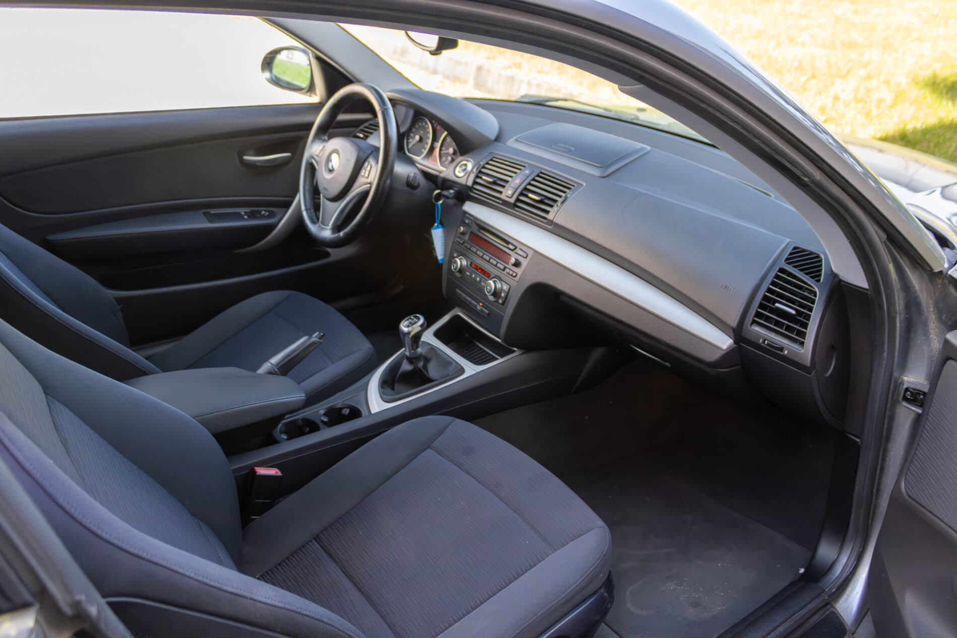 2009 BMW 120i, šedá kupé, 148 765 km