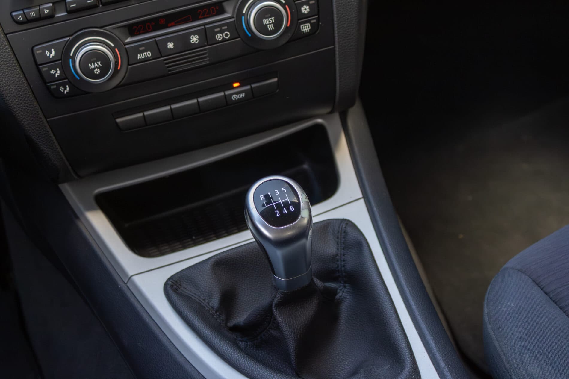 2009 BMW 120i, šedá kupé, 148 765 km