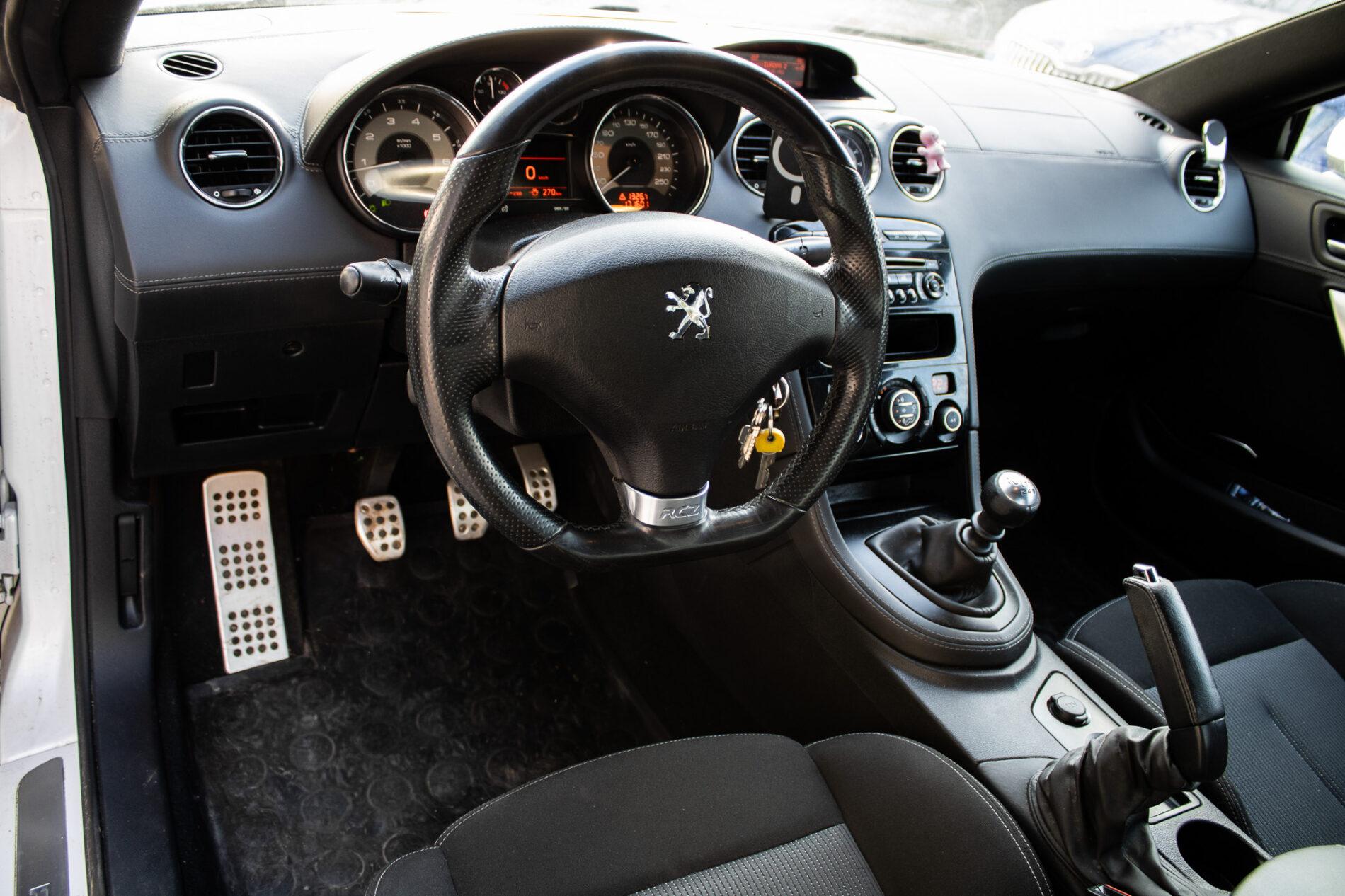 2012 Peugeot RCZ, bílá kupé, 171 601 km