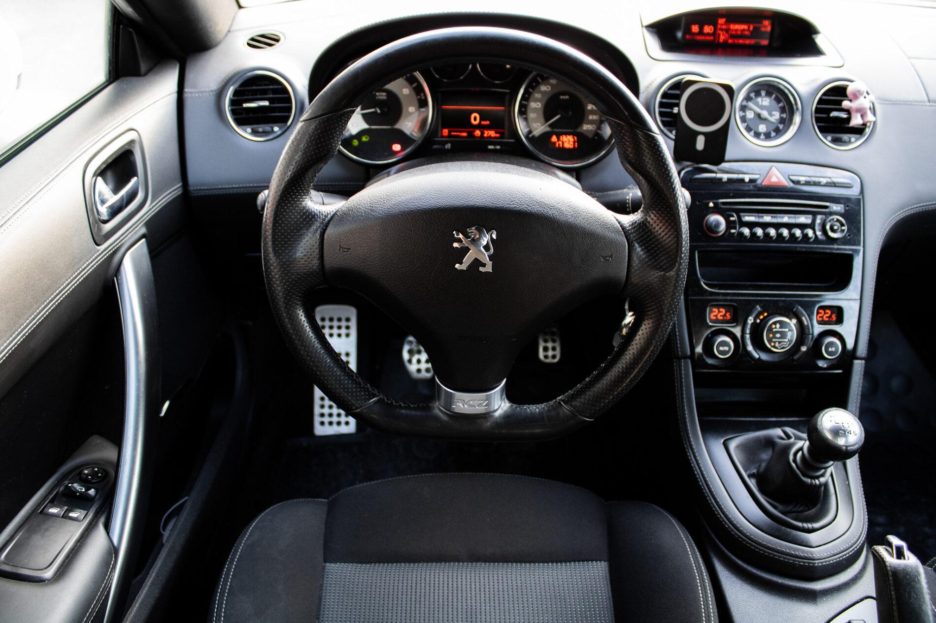 2012 Peugeot RCZ, bílá kupé, 171 601 km