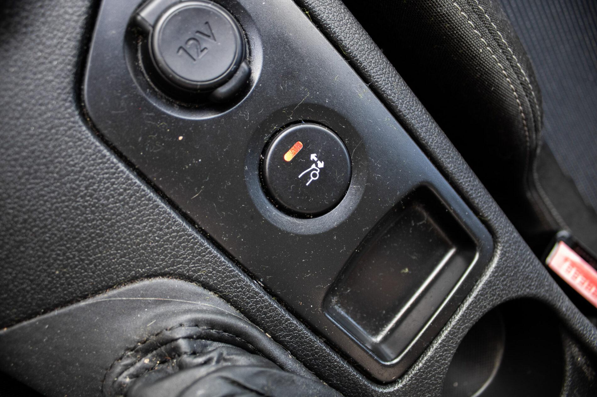 2012 Peugeot RCZ, bílá kupé, 171 601 km