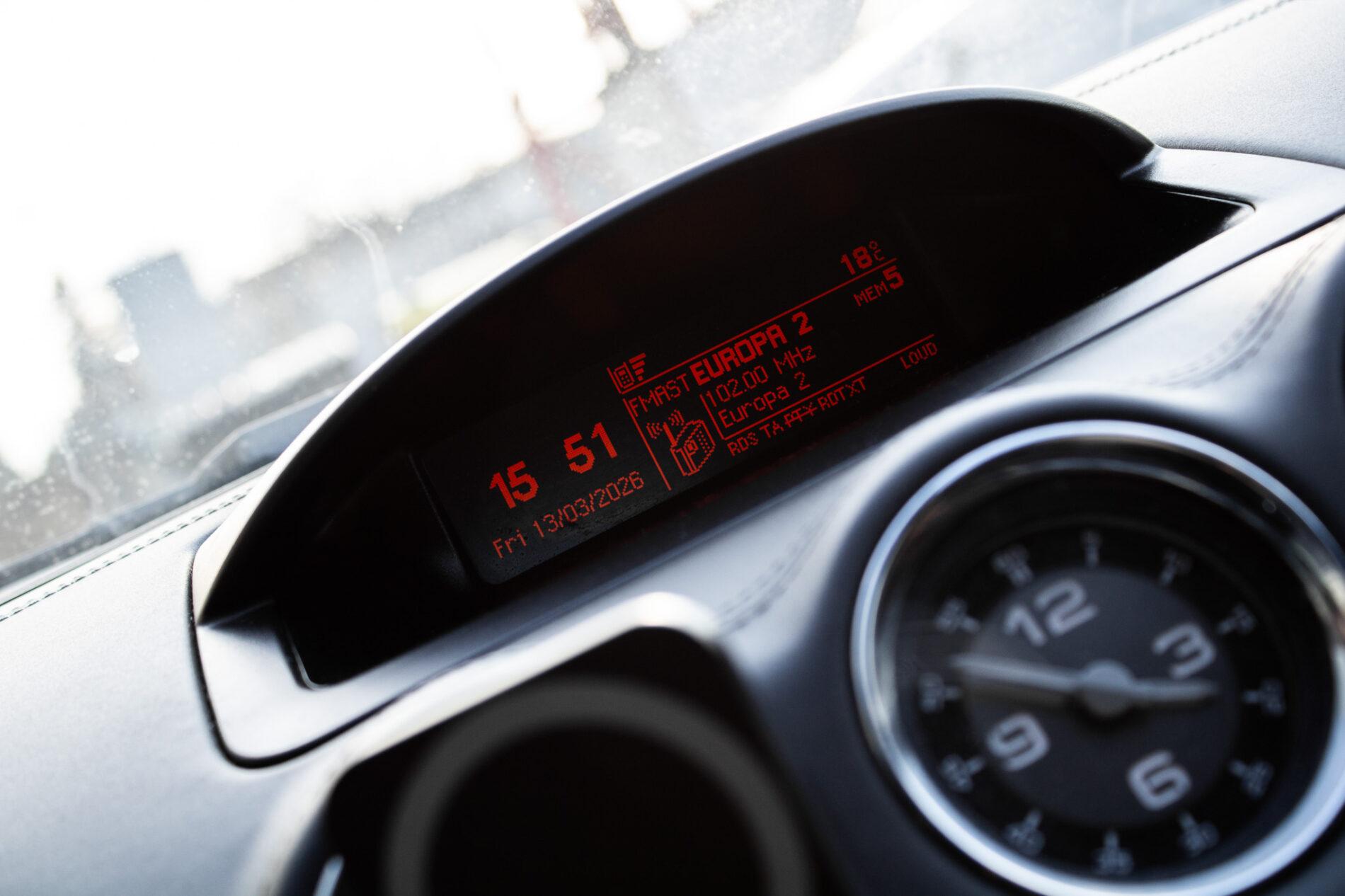 2012 Peugeot RCZ, bílá kupé, 171 601 km