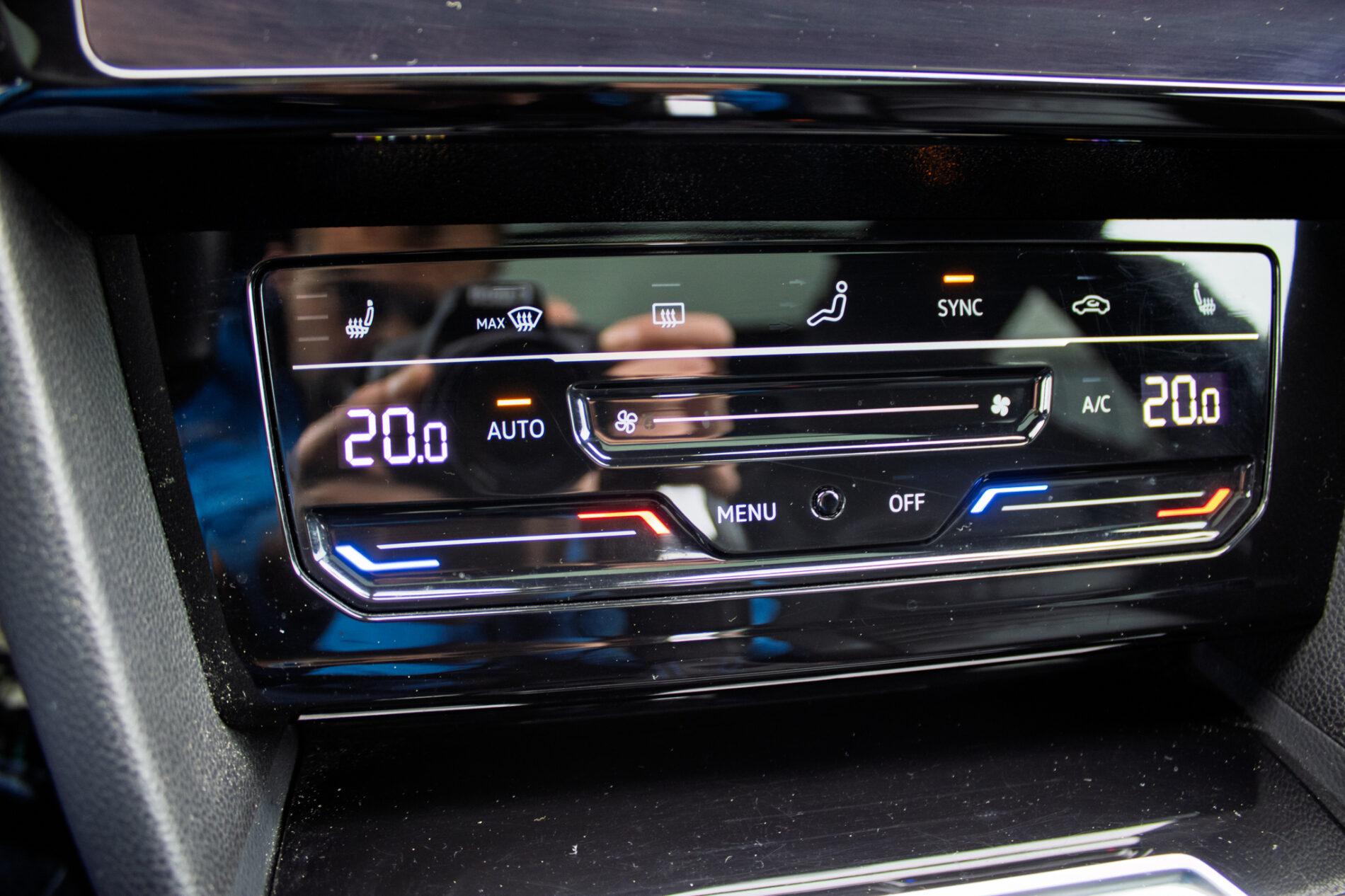 2022 Volkswagen Arteon R, bílá kombi, 64 564 km