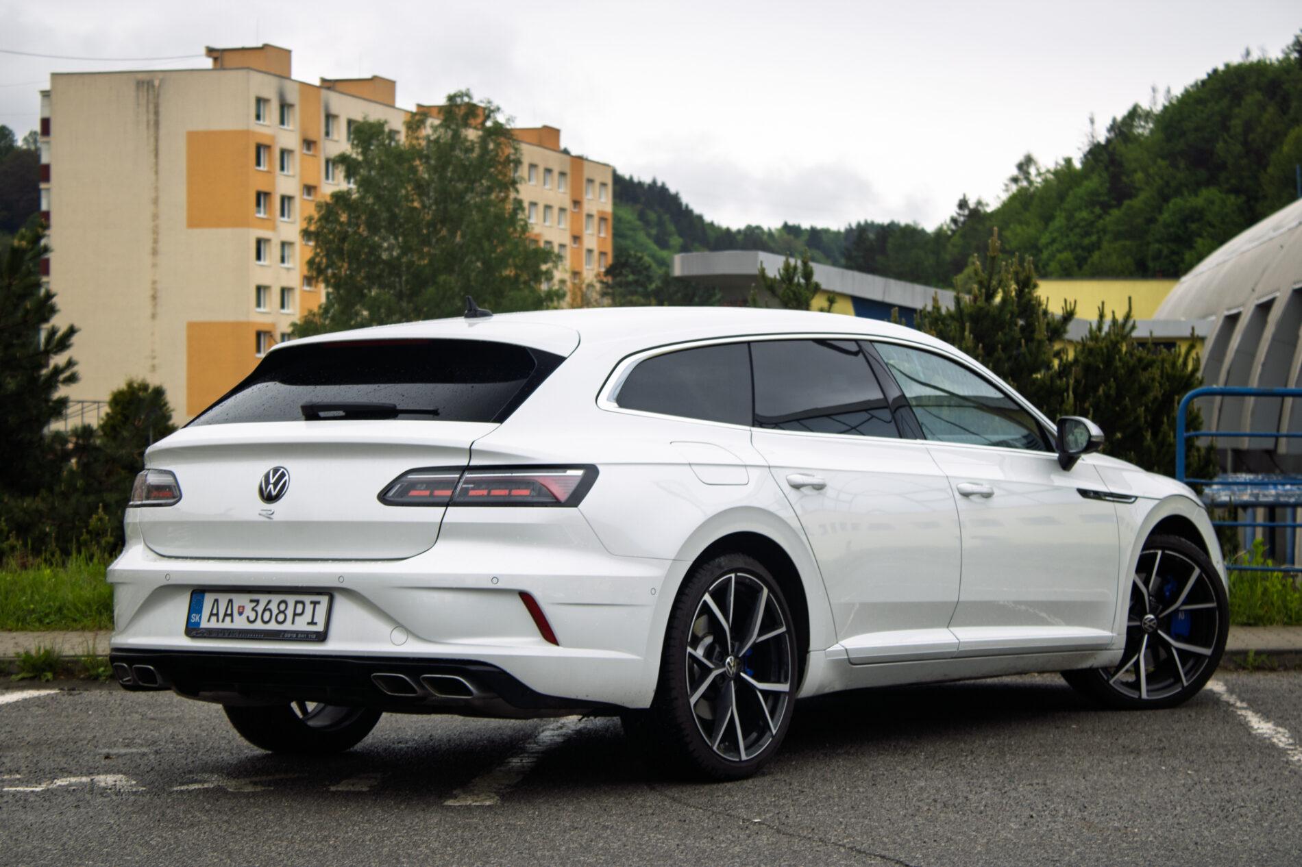 2022 Volkswagen Arteon R, bílá kombi, 64 564 km