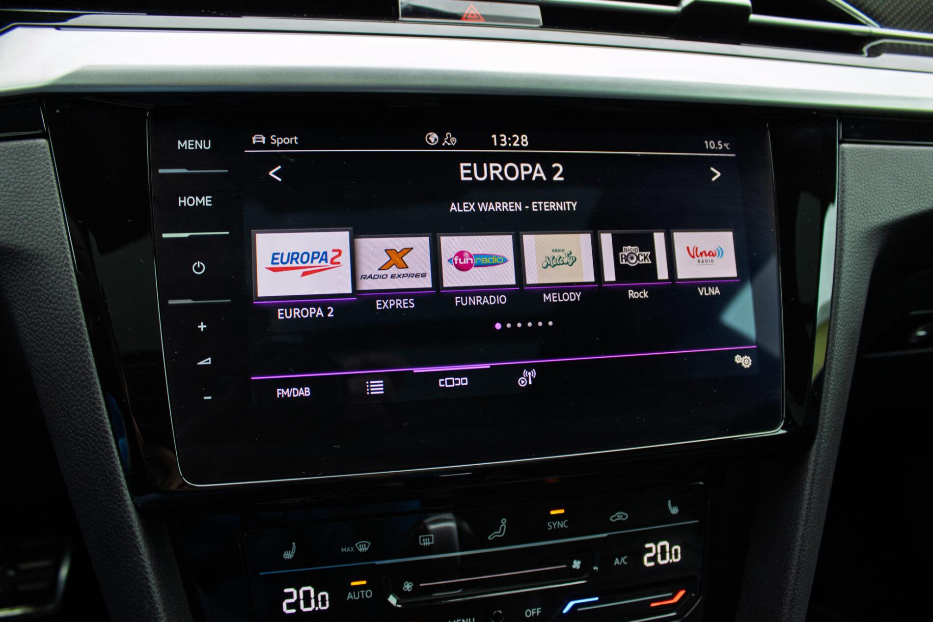2022 Volkswagen Arteon R, bílá kombi, 64 564 km